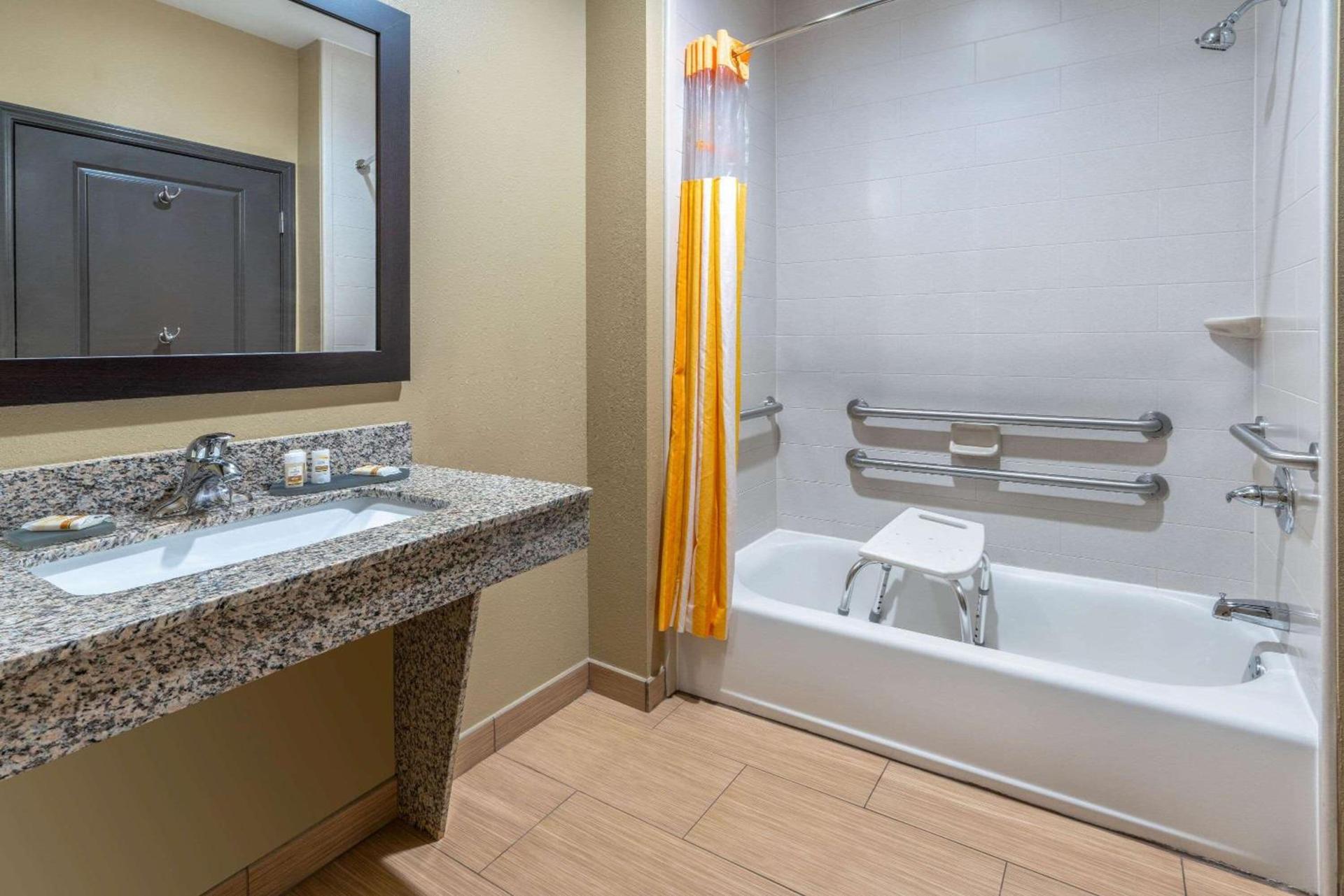 La Quinta by Wyndham Muskogee photo 43