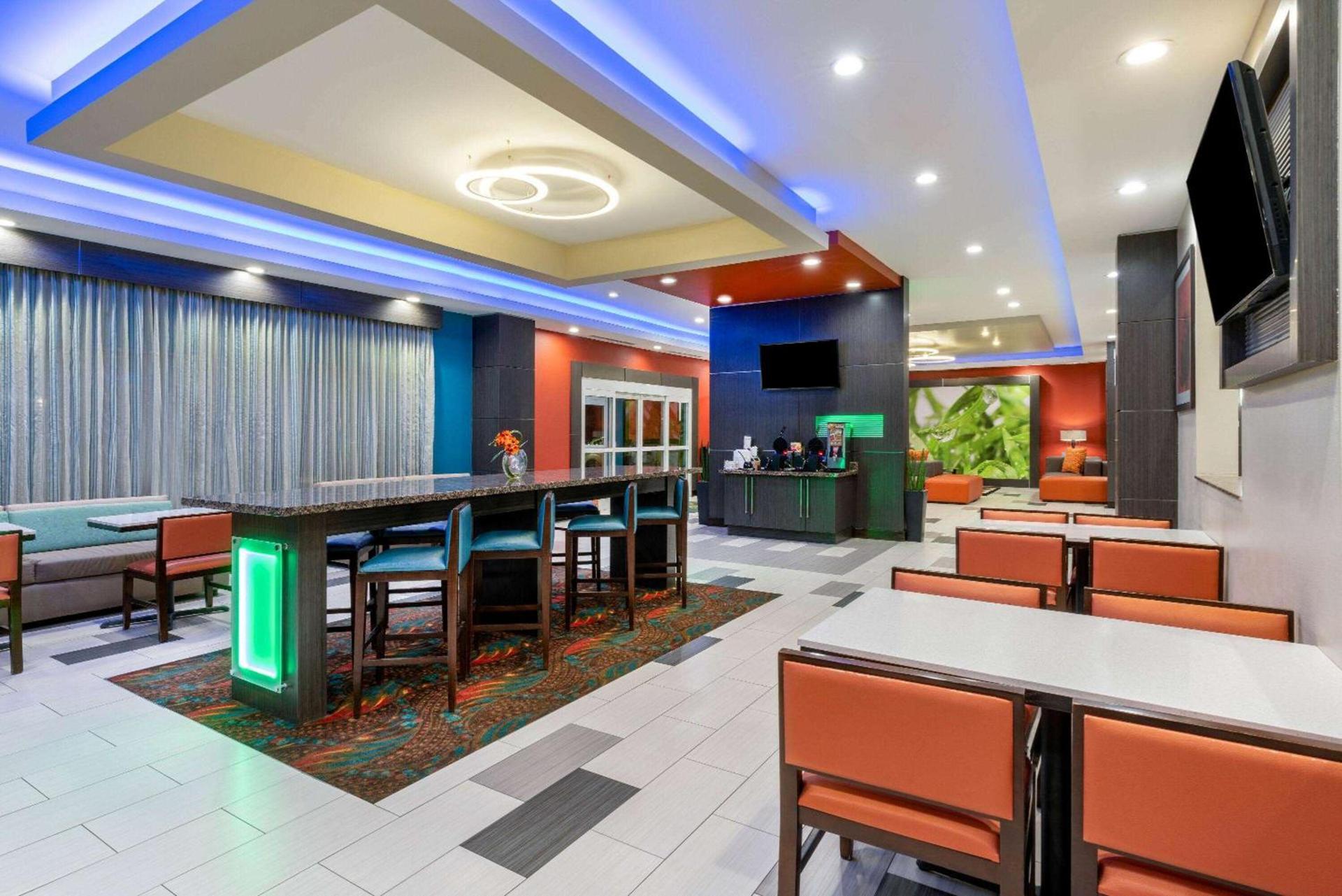 La Quinta by Wyndham Muskogee photo 32