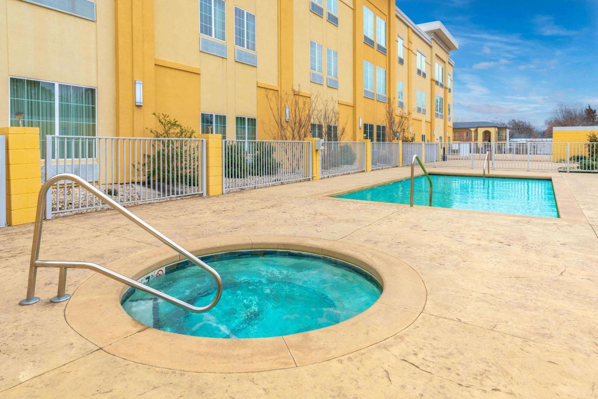 La Quinta by Wyndham Muskogee photo 37