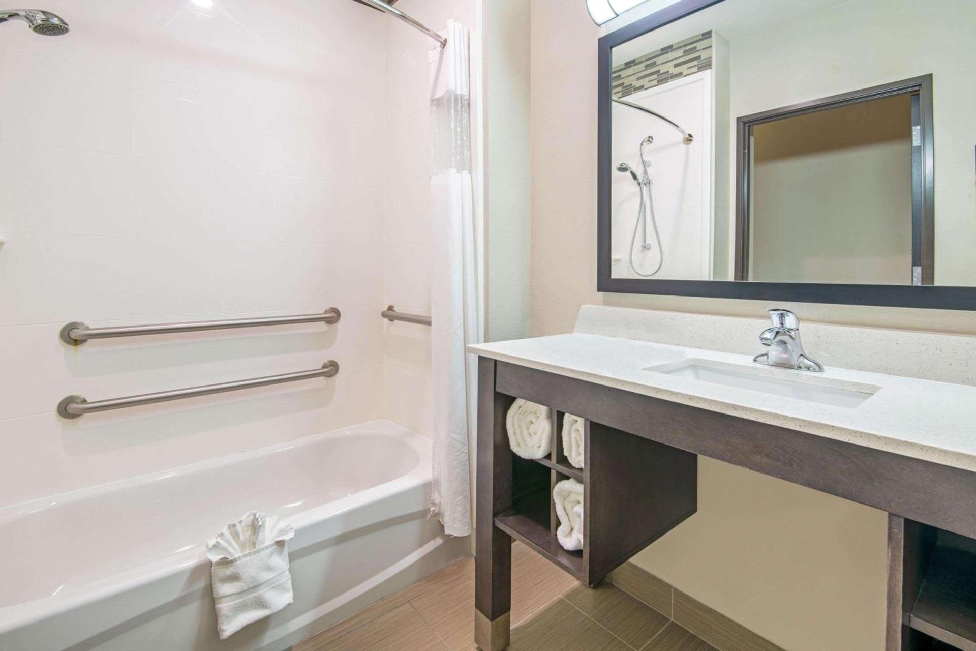 La Quinta by Wyndham Weatherford OK photo 38