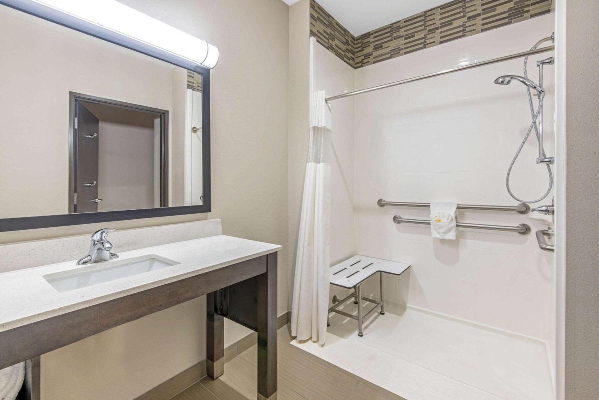 La Quinta by Wyndham Weatherford OK photo 42