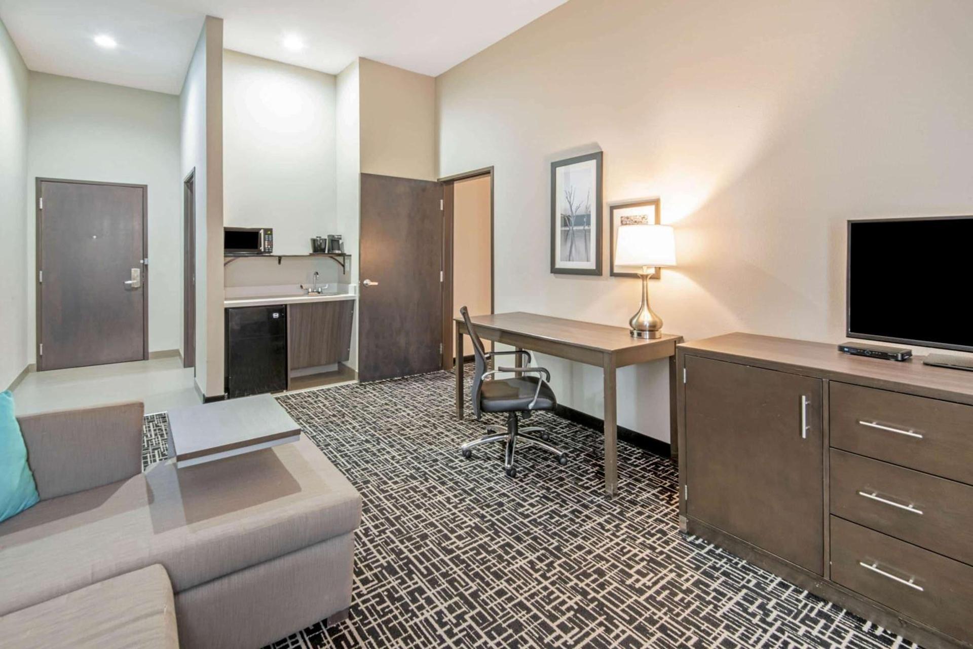 La Quinta by Wyndham Weatherford OK photo 32