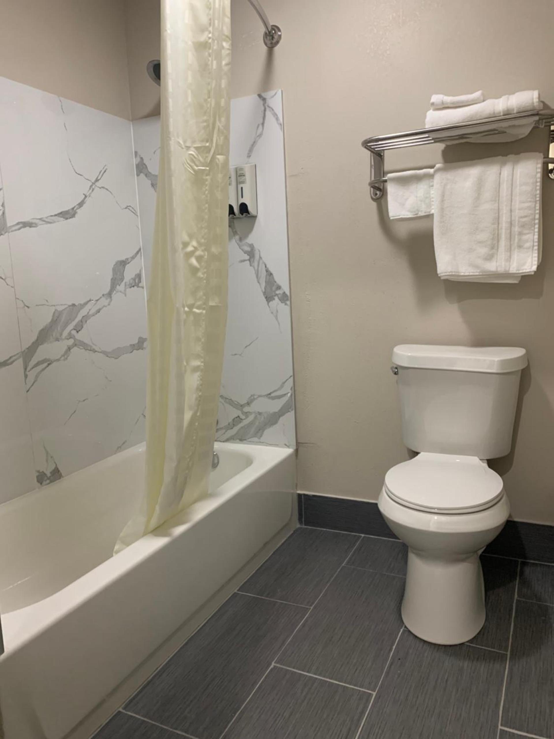Crescent Park Motel & Suites photo 12