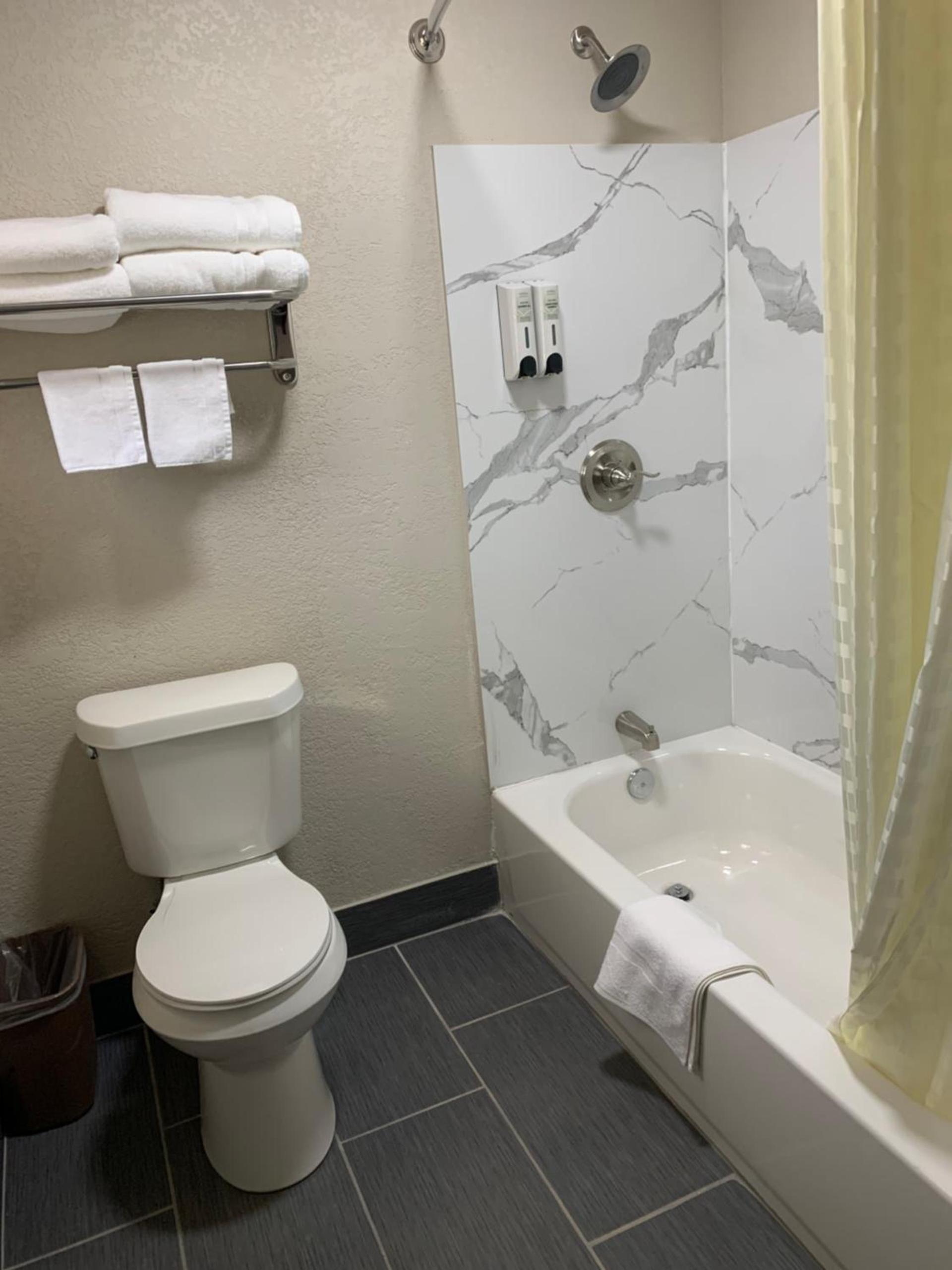Crescent Park Motel & Suites photo 15