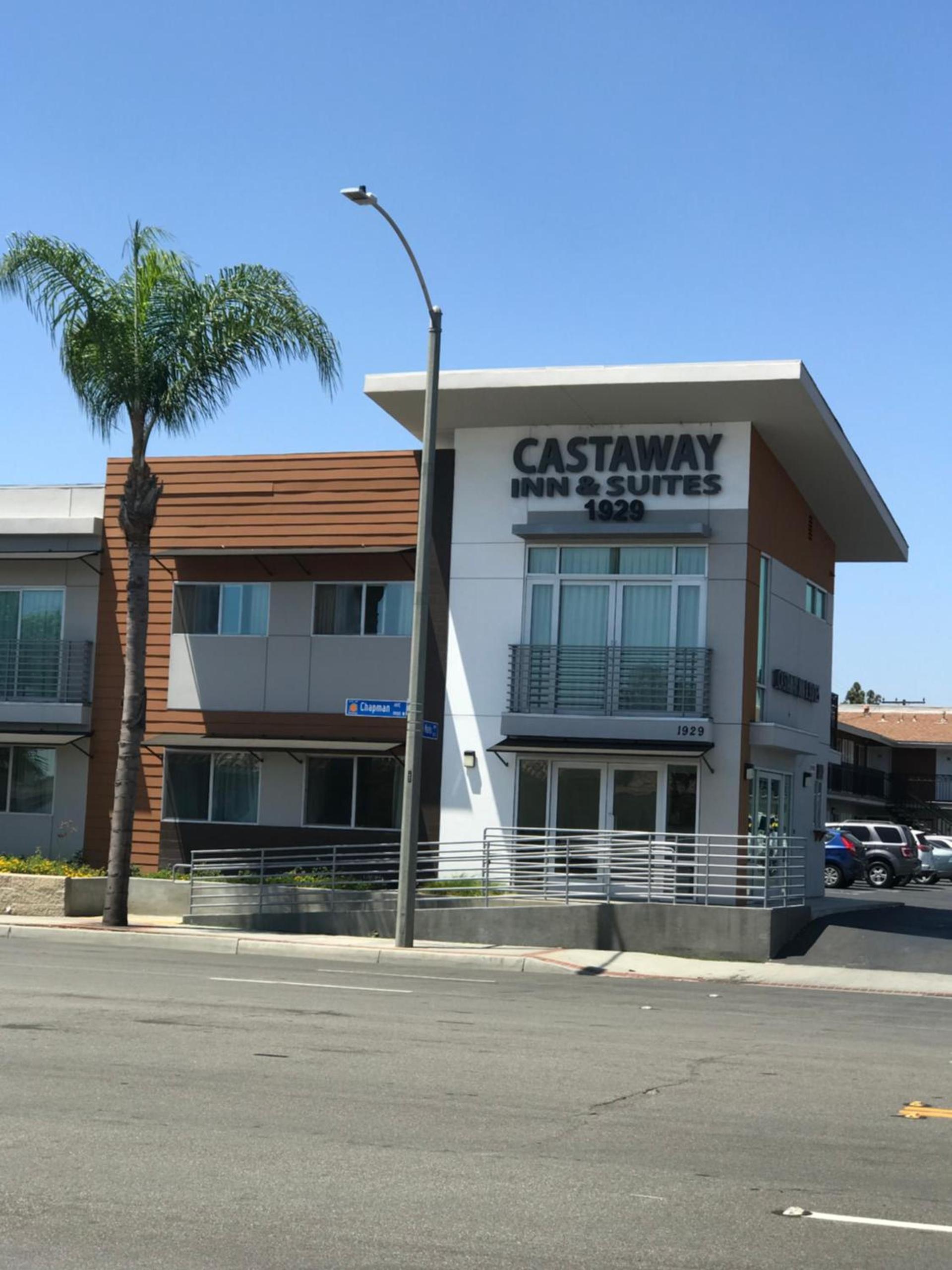 Castaway Motel photo 2