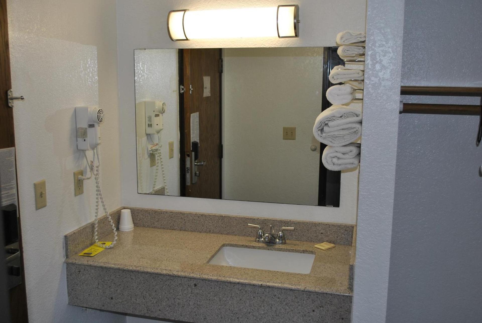 Waconia Inn and Suites photo 21