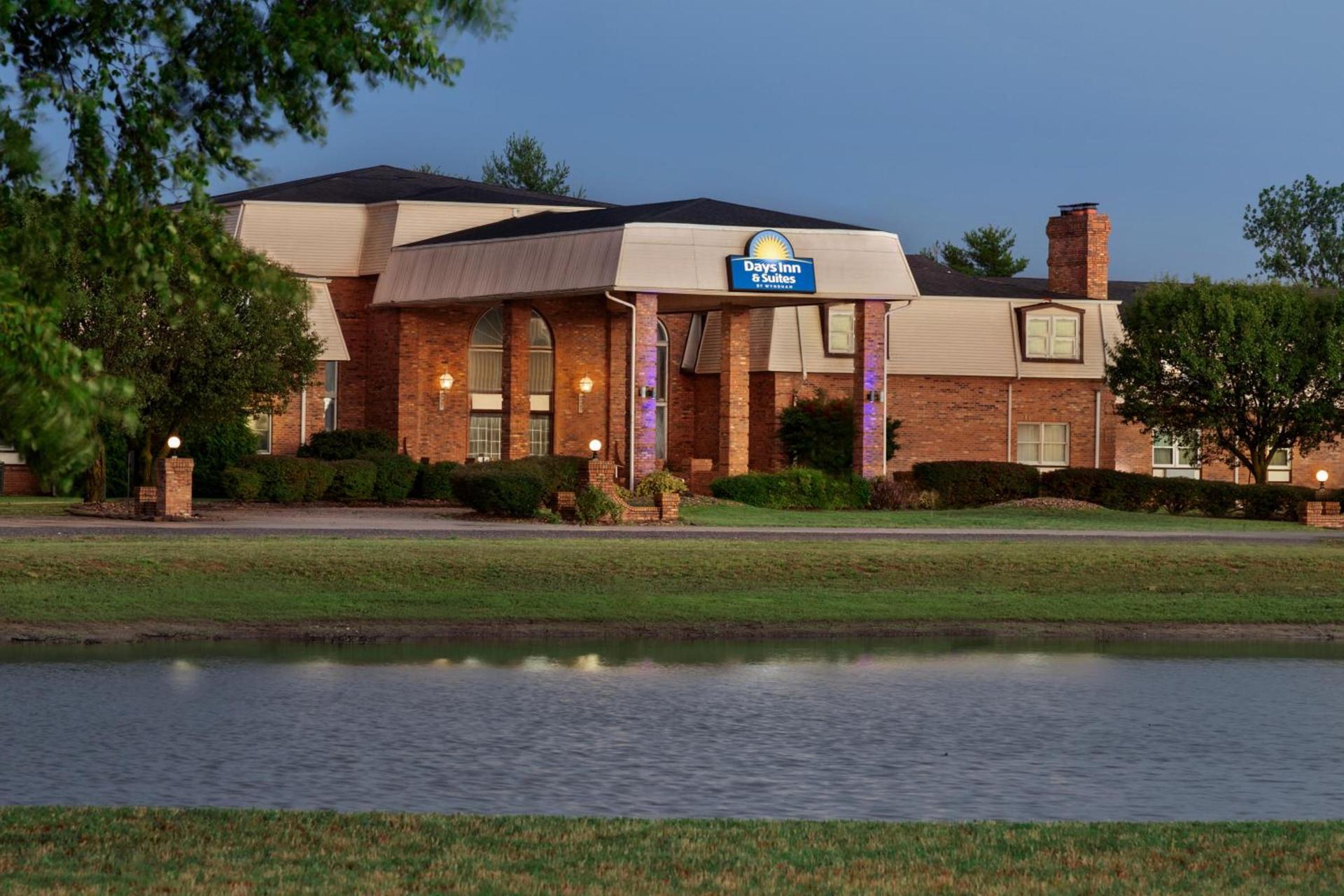 Days Inn and Suites by Wyndham Sikeston photo 37