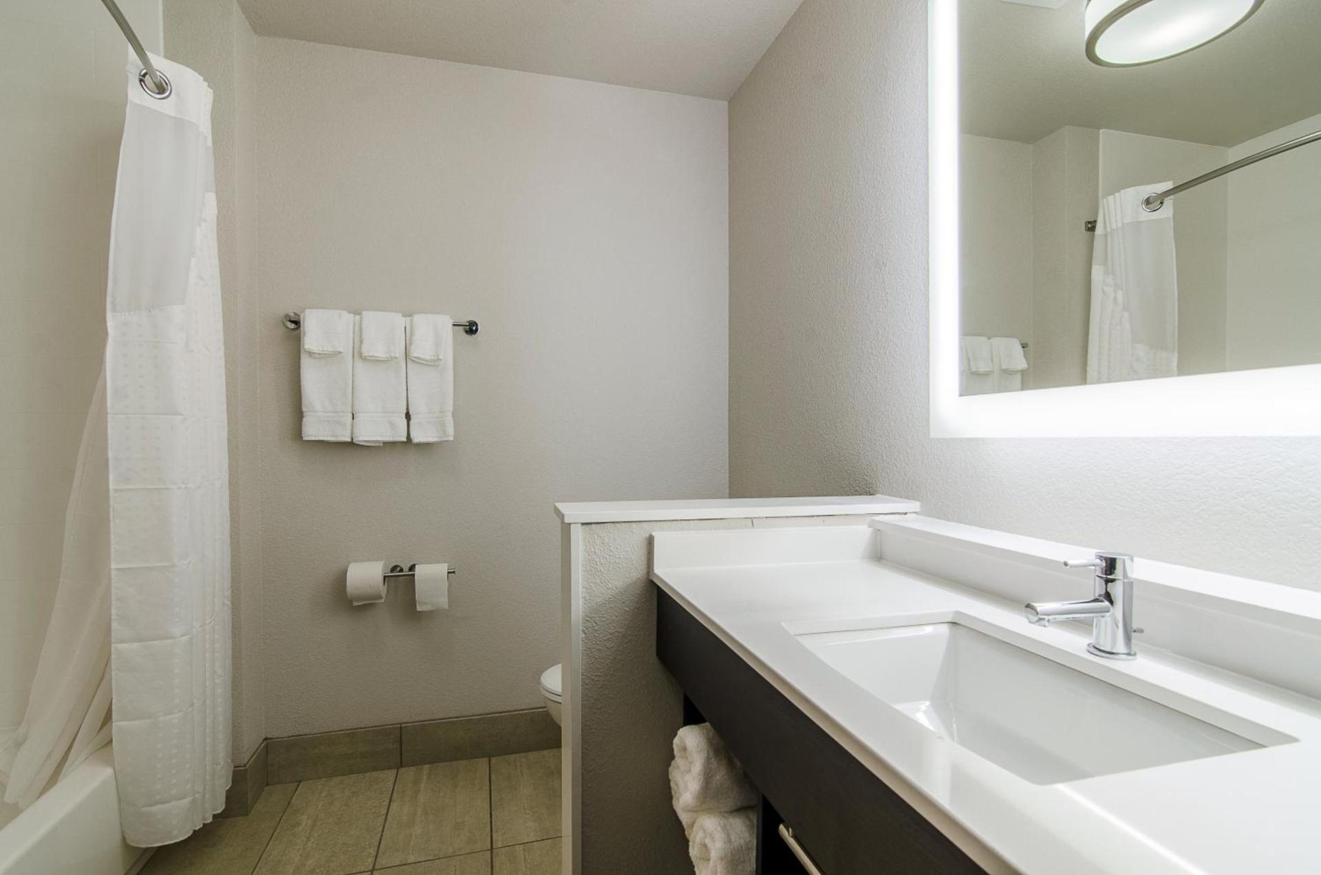 Holiday Inn Express & Suites - Atchison by IHG photo 6
