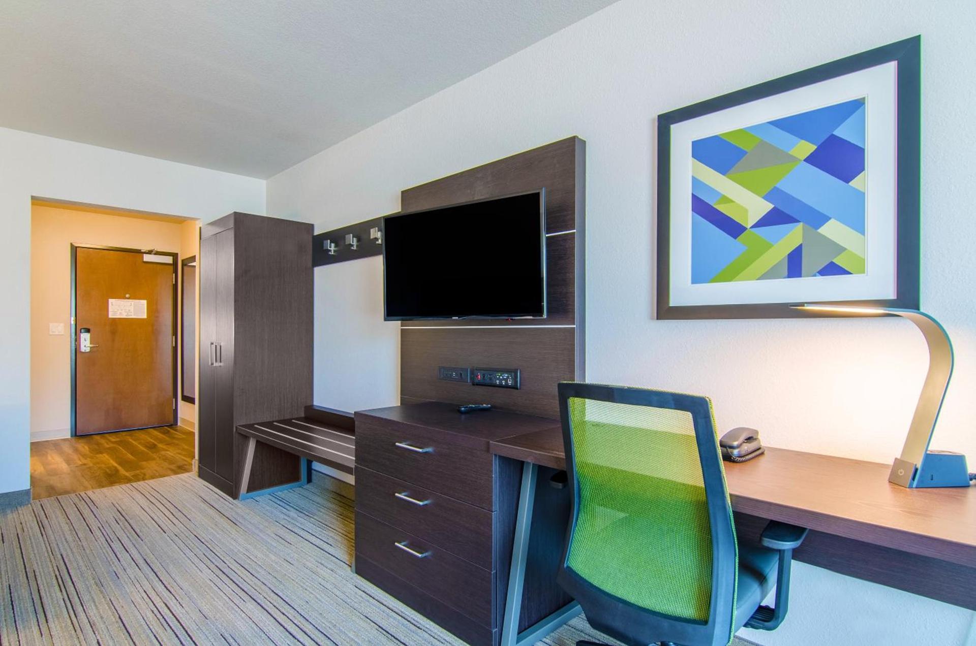Holiday Inn Express & Suites - Atchison by IHG photo 4