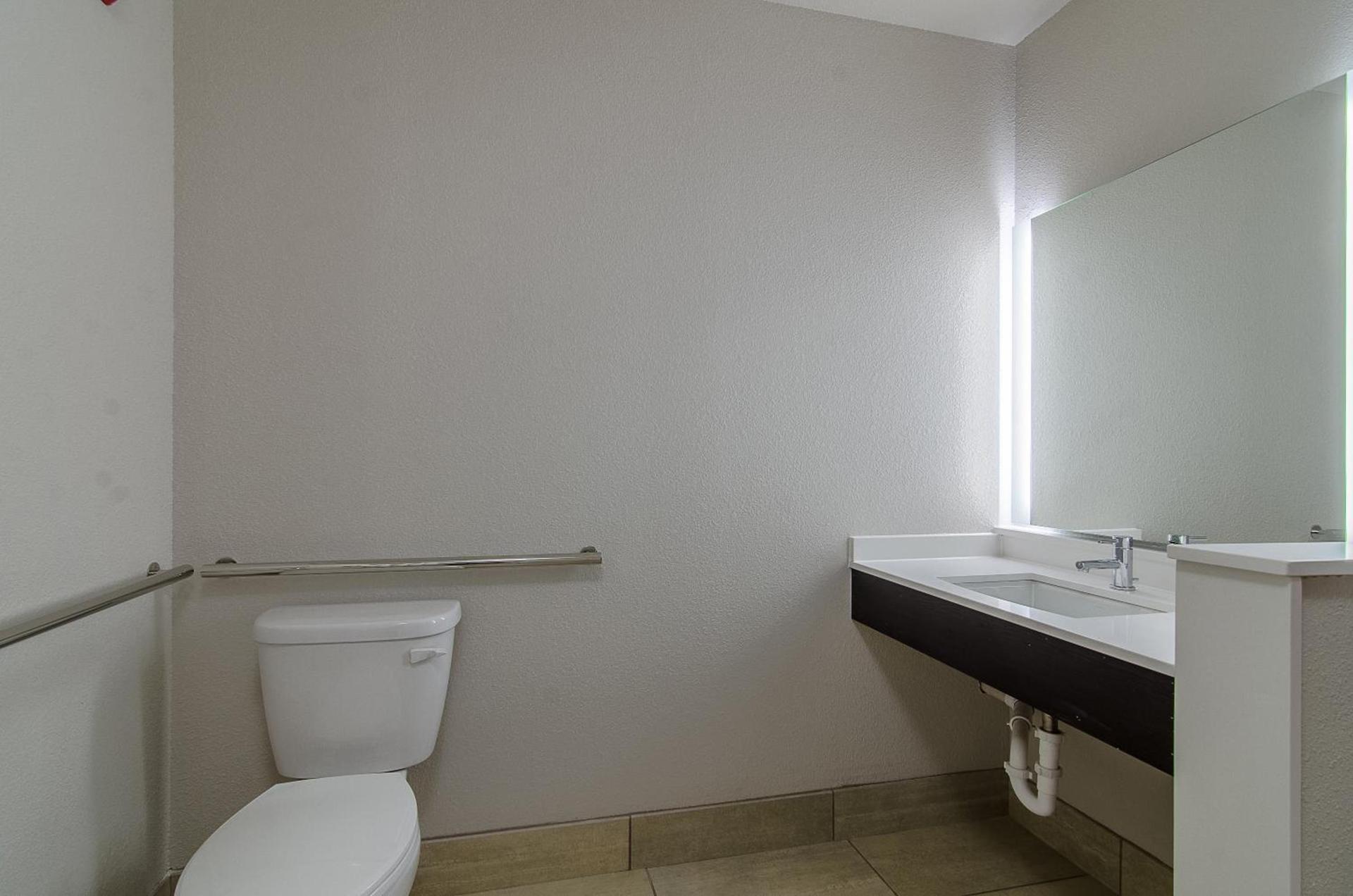 Holiday Inn Express & Suites - Atchison by IHG photo 3