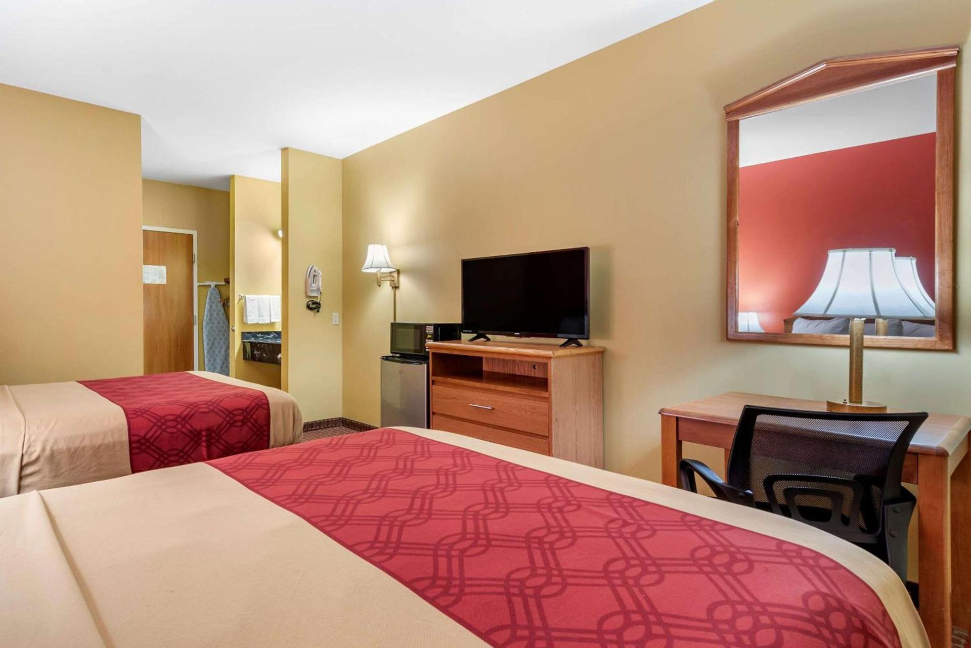 Econo Lodge Louisville Airport photo 9