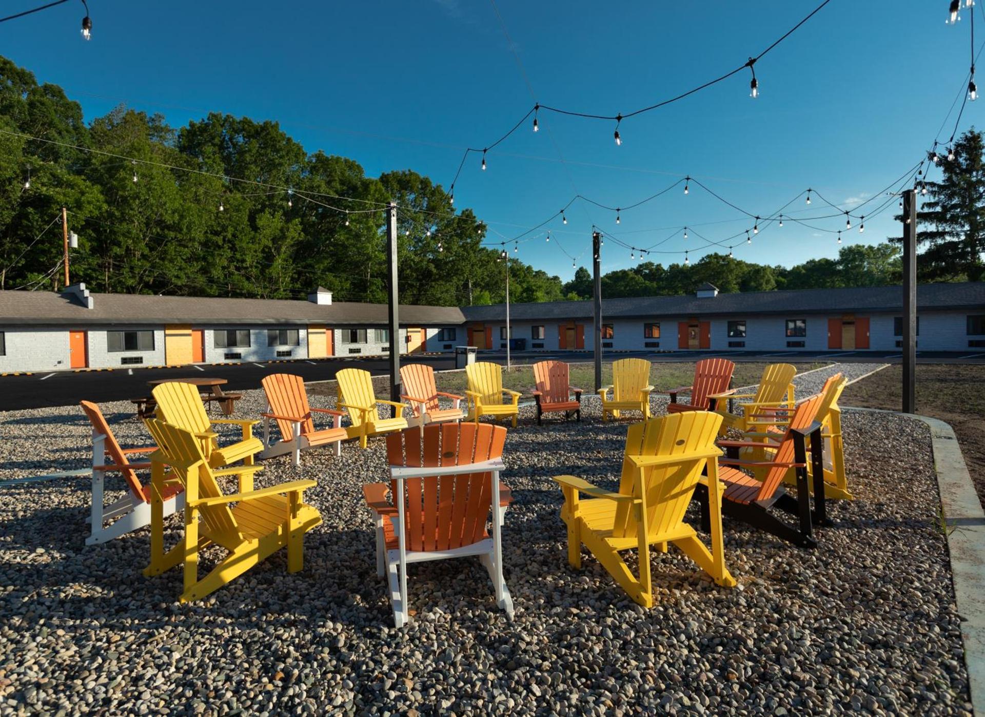 4411 Inn & Suites photo 12
