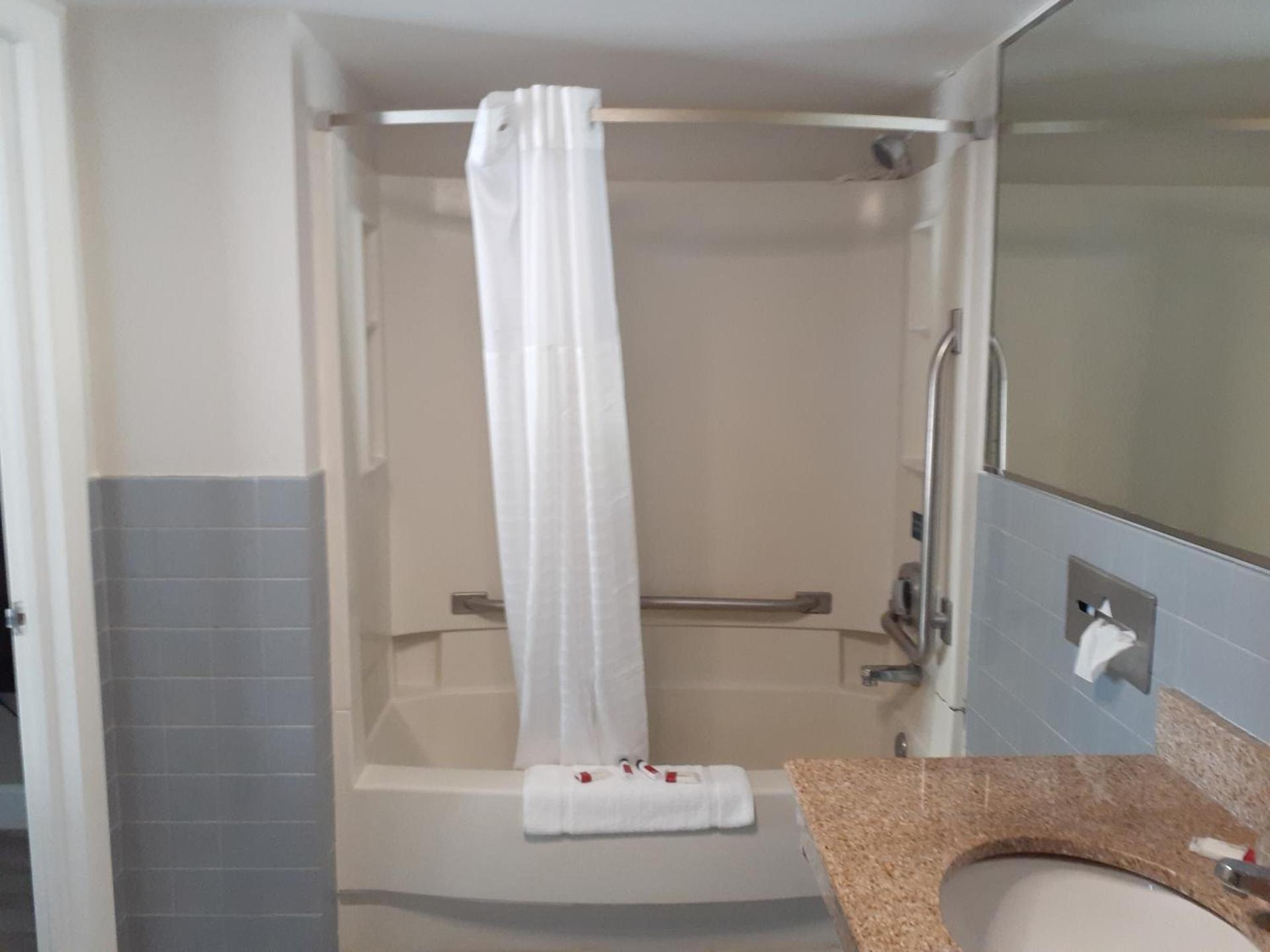 Travelodge by Wyndham Virginia Beach Bay Beach photo 4