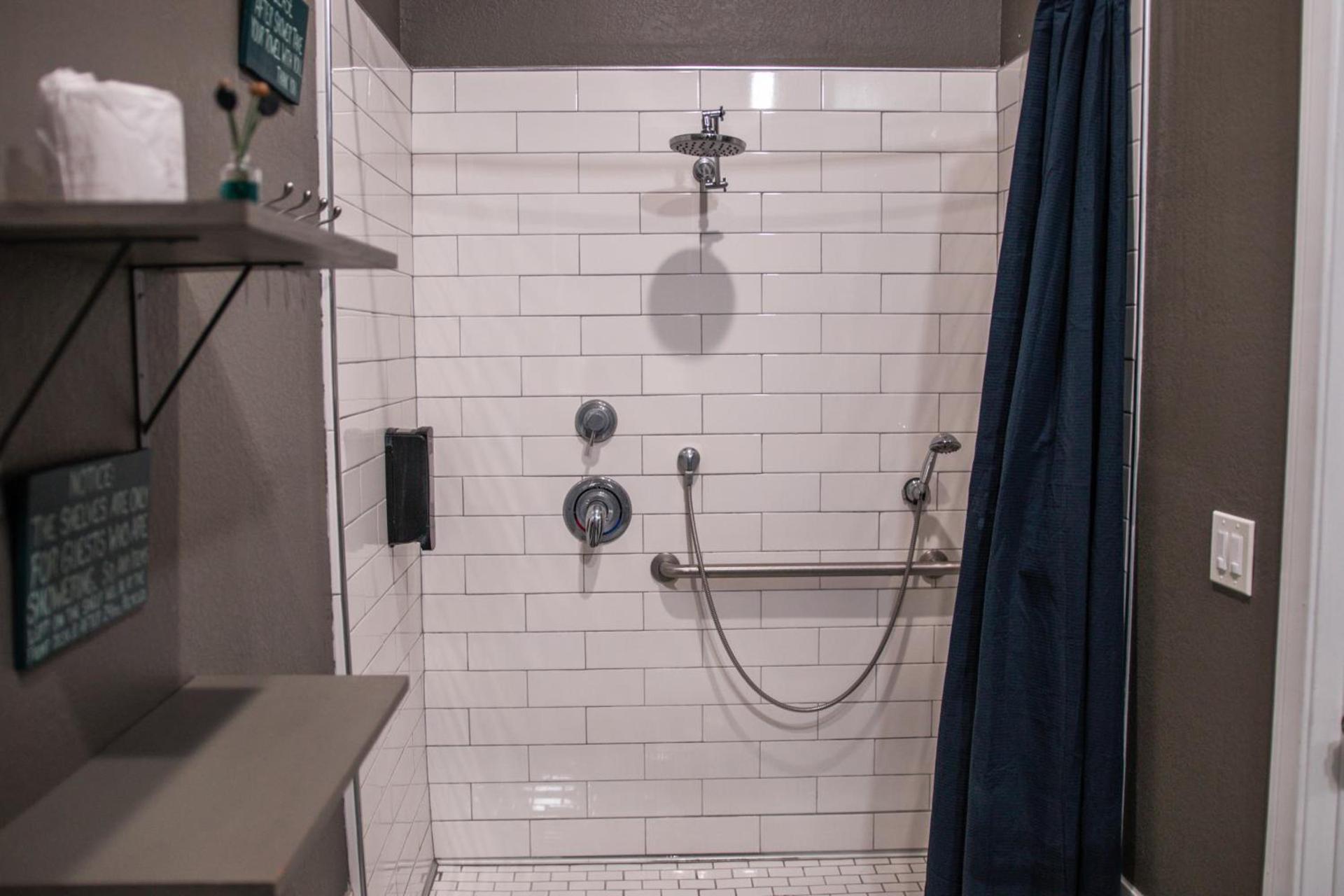 California Dreams Hostel - Pacific Beach photo 35