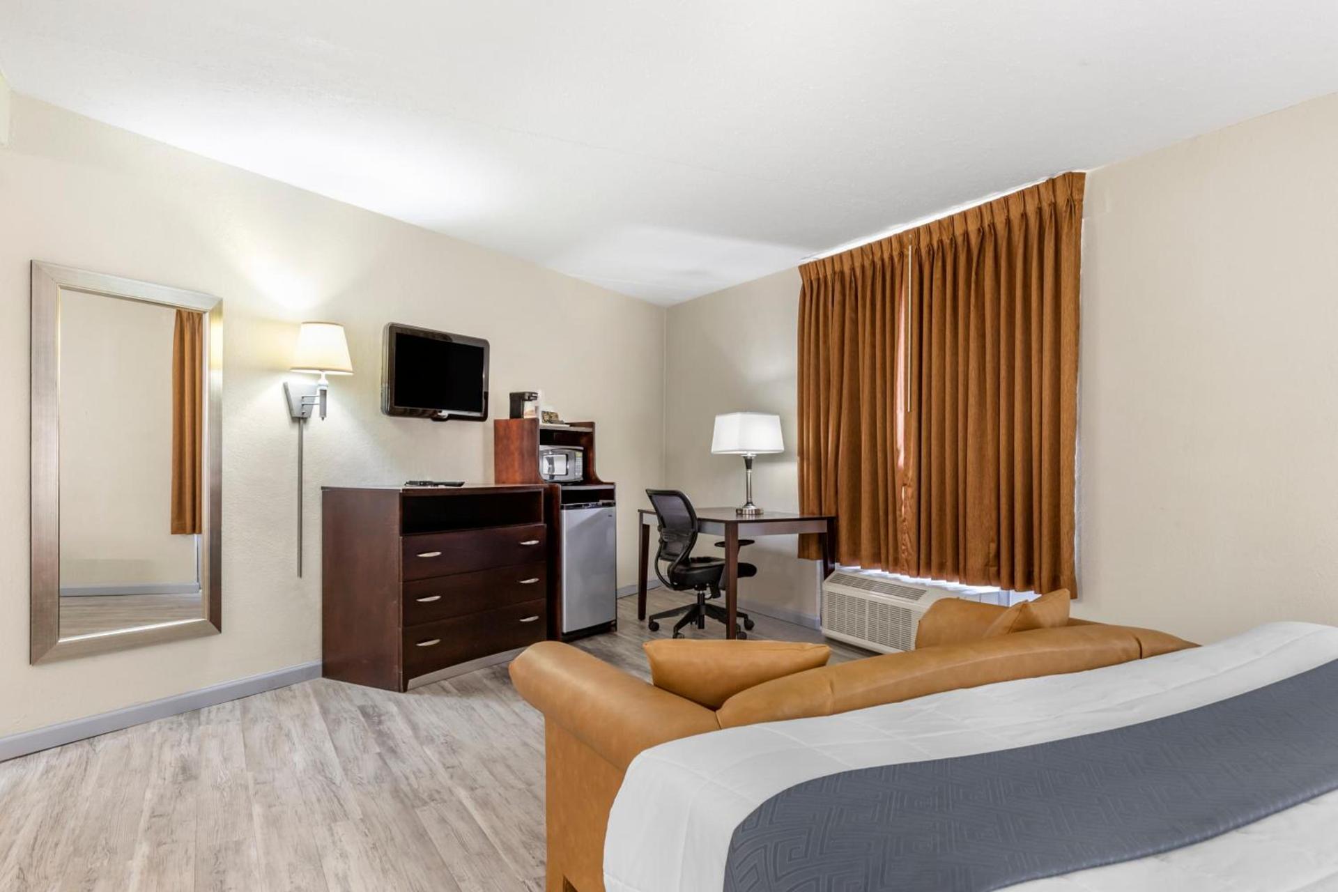 Econo Lodge Conway Central photo 16