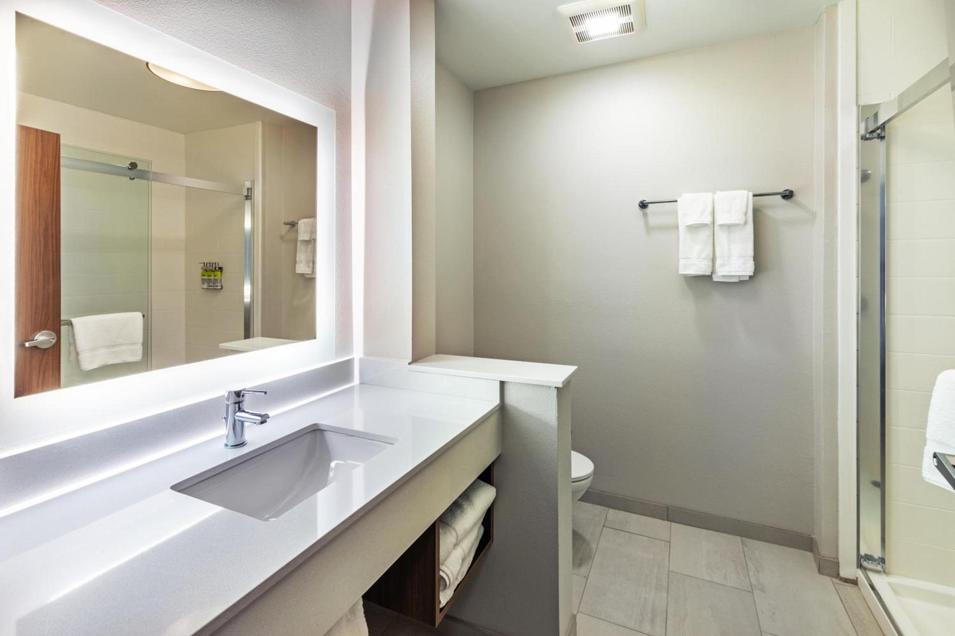 Holiday Inn Express & Suites - Parsons by IHG photo 3