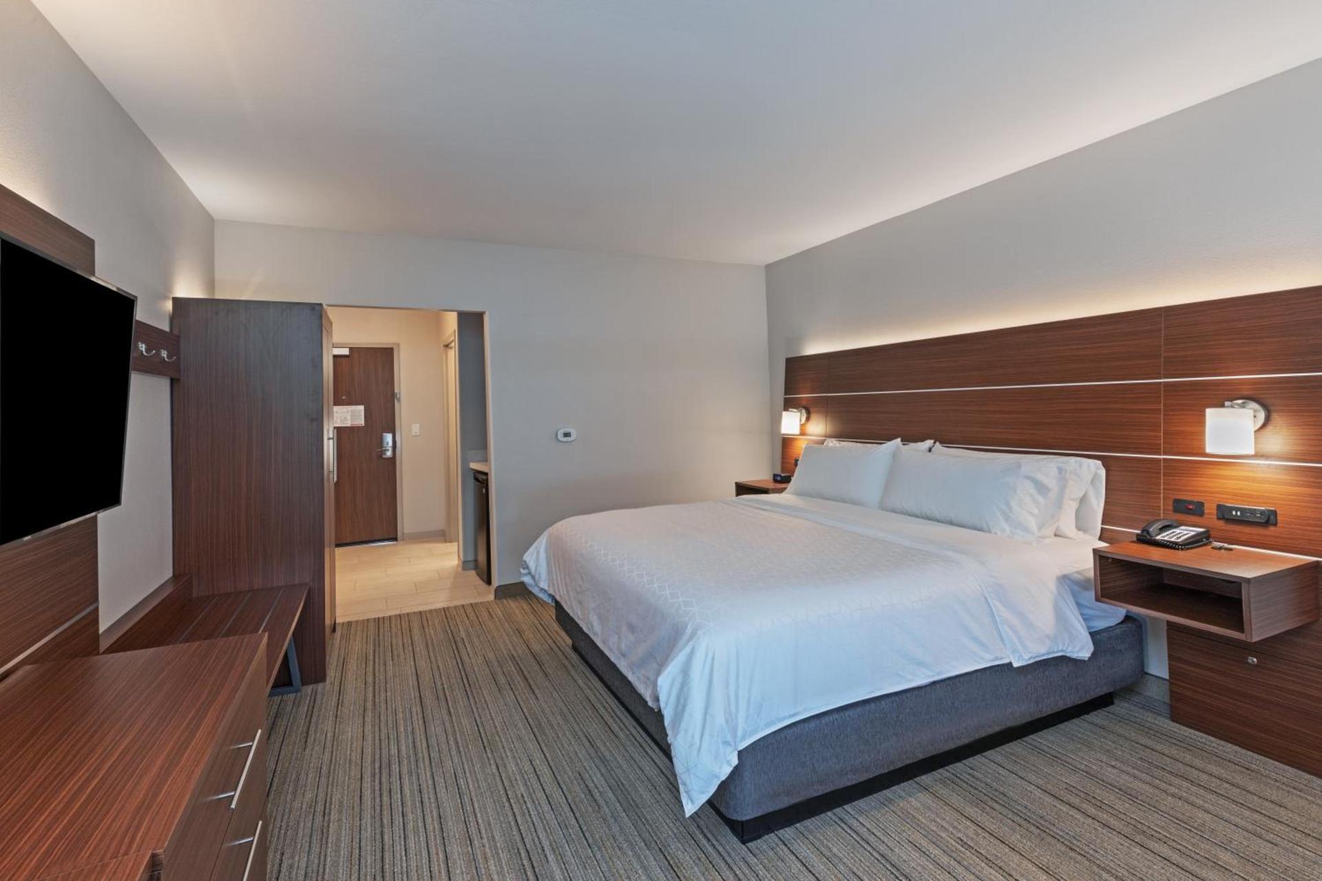 Holiday Inn Express & Suites - Parsons by IHG photo 2