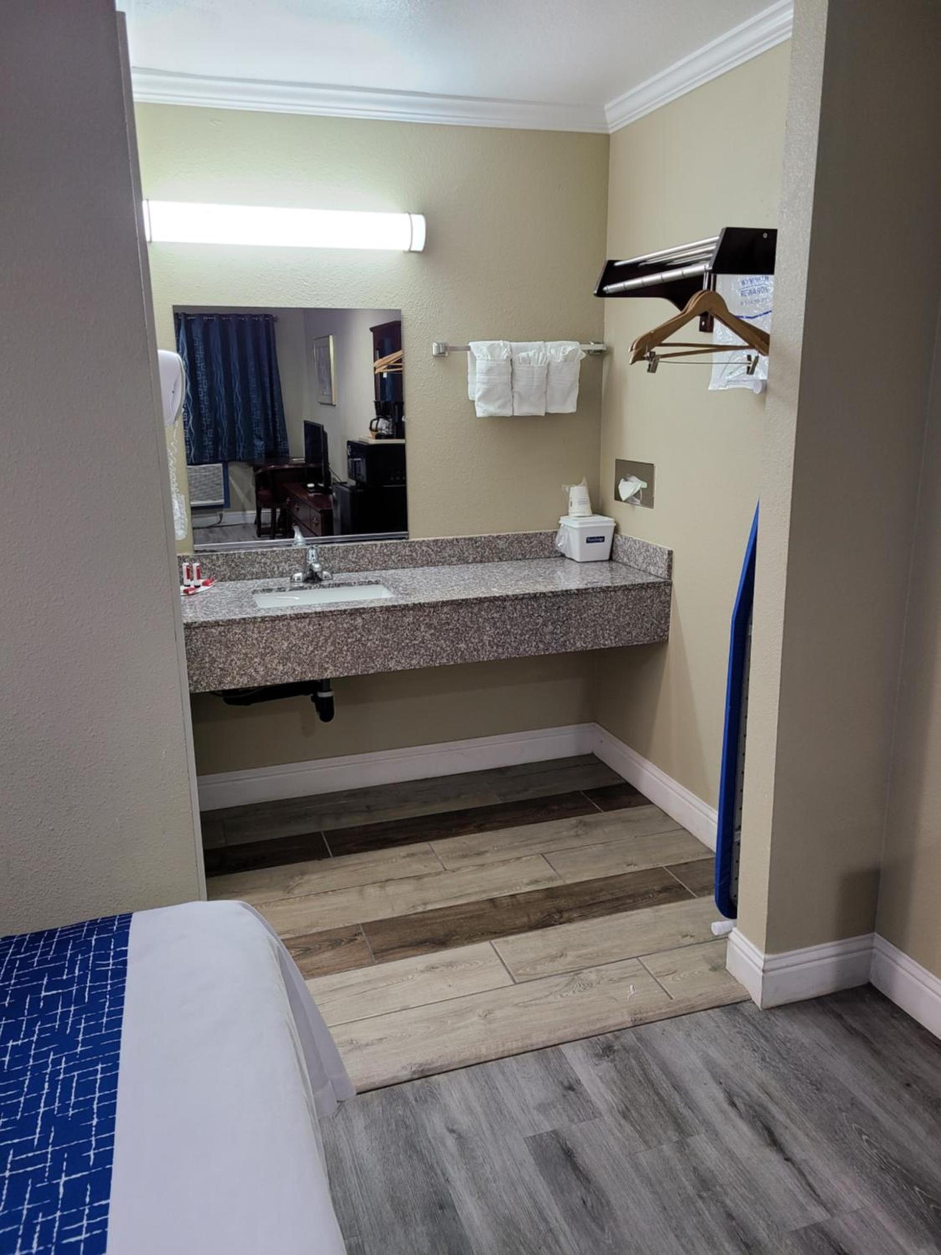 Travelodge by Wyndham Clearlake photo 14