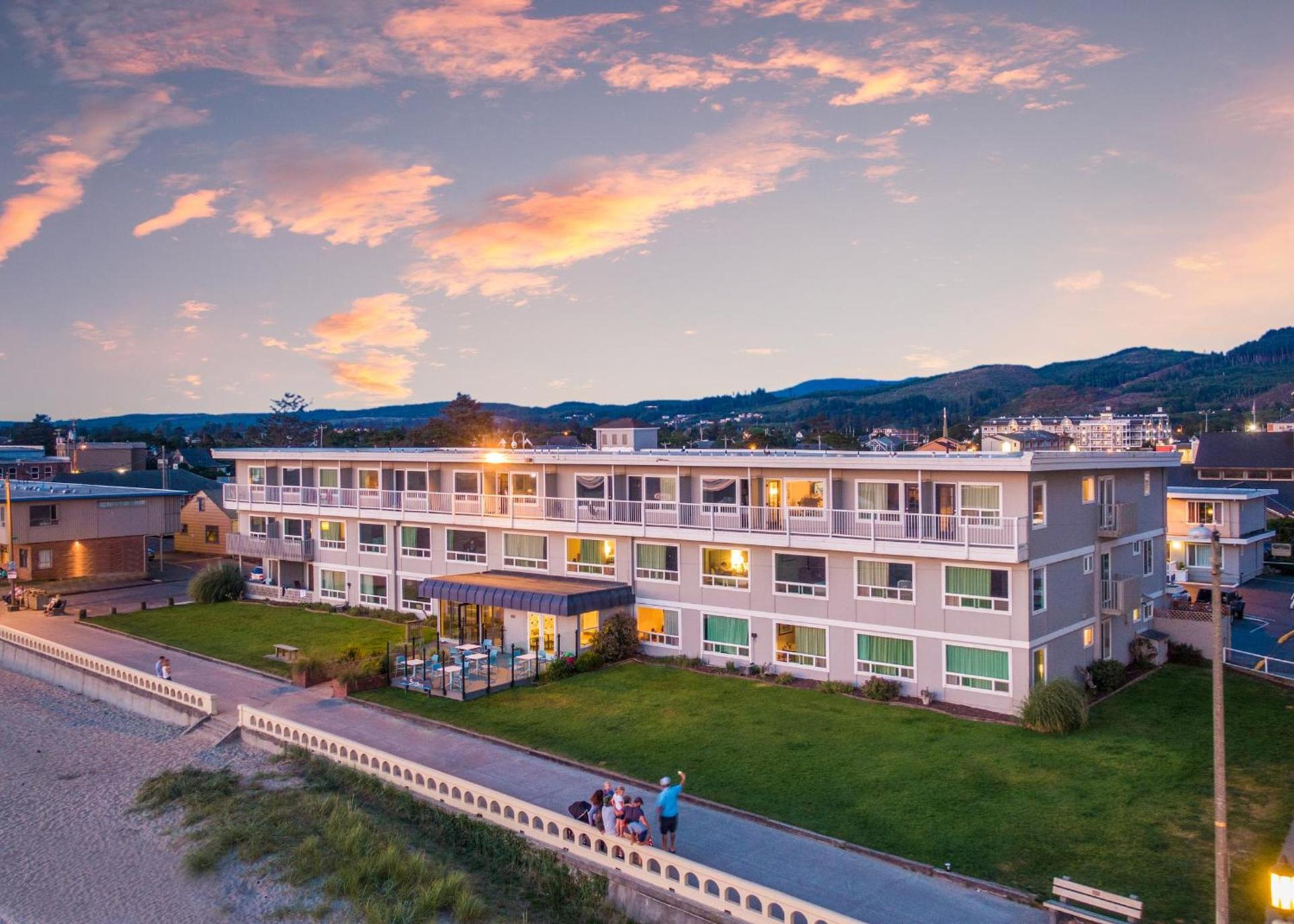 Seashore Inn on the Beach Seaside photo 1