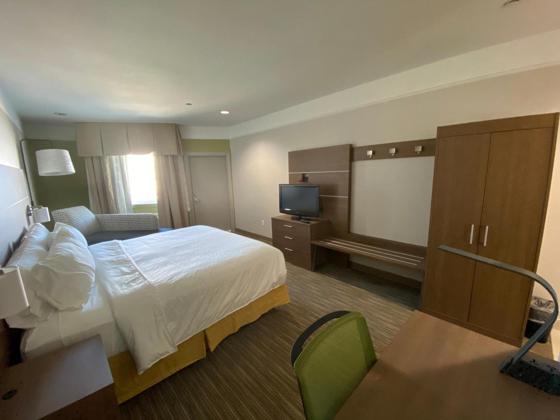 Holiday Inn Express & Suites Galveston West-Seawall photo 53