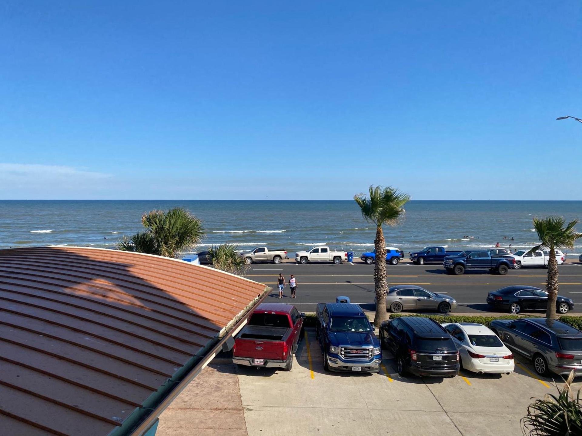Holiday Inn Express & Suites Galveston West-Seawall photo 24