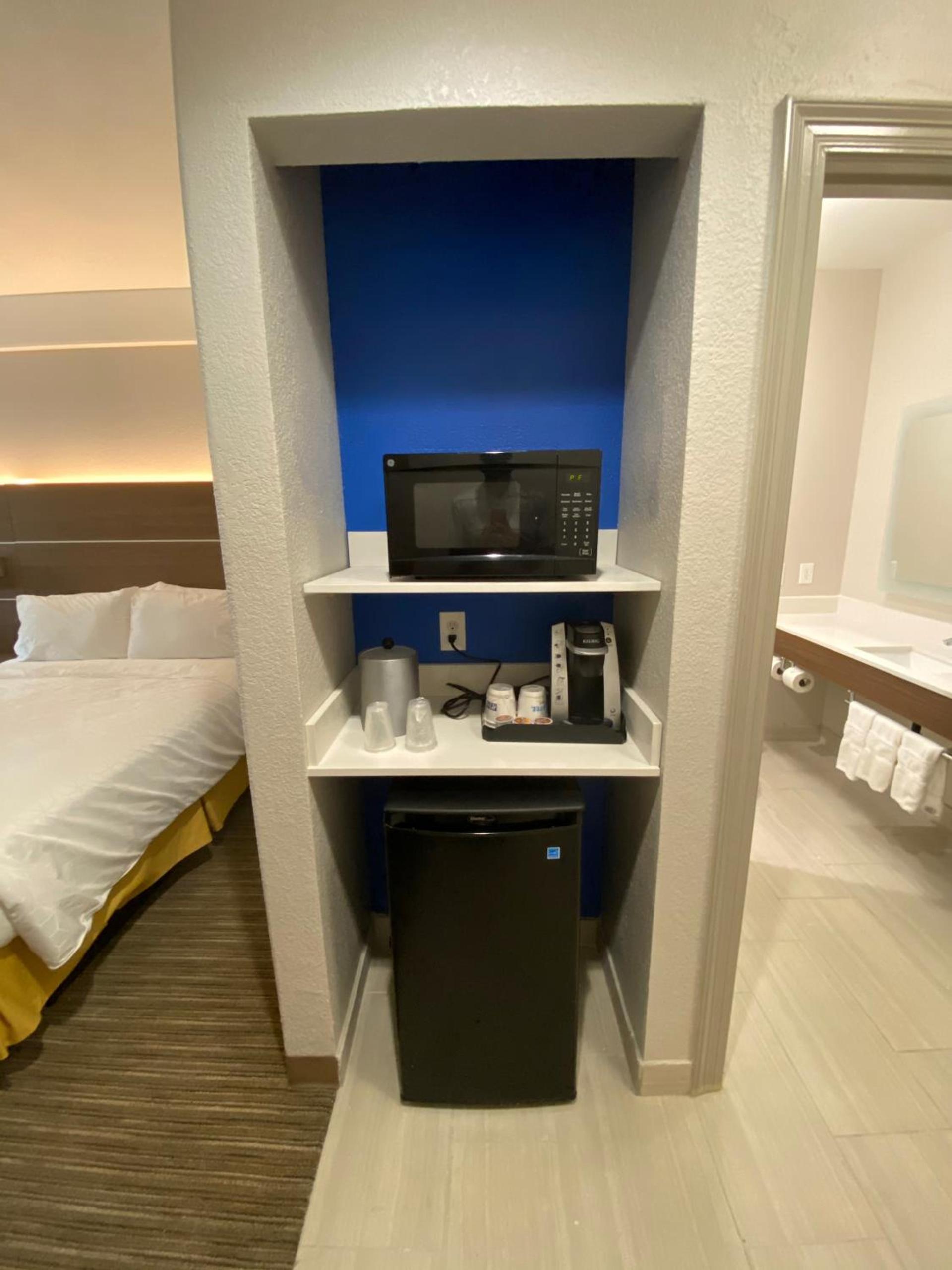 Holiday Inn Express & Suites Galveston West-Seawall photo 27