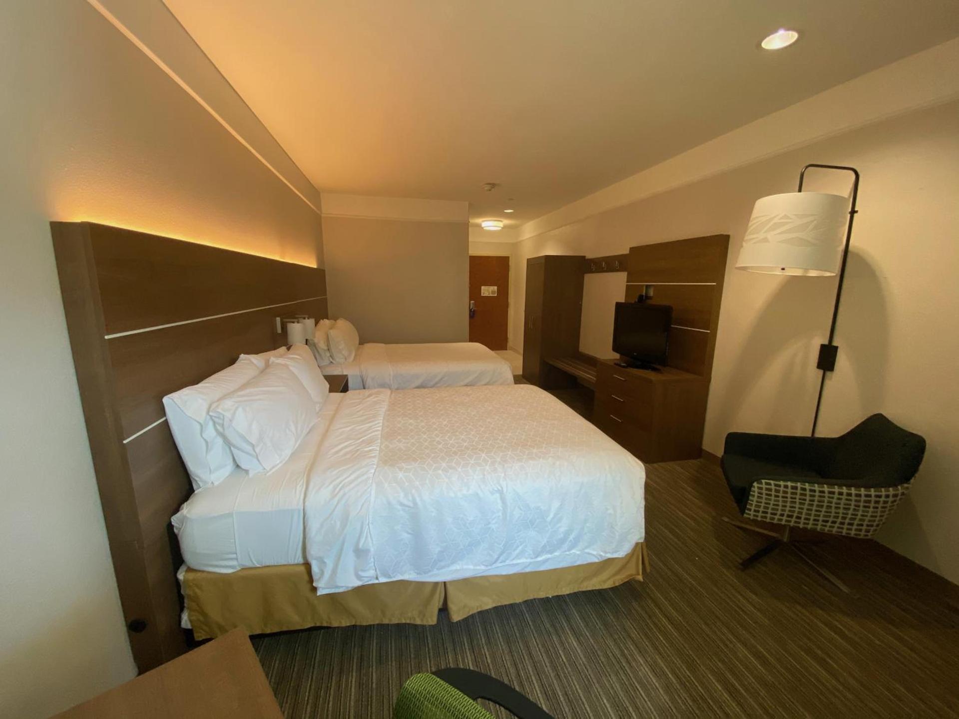 Holiday Inn Express & Suites Galveston West-Seawall photo 49