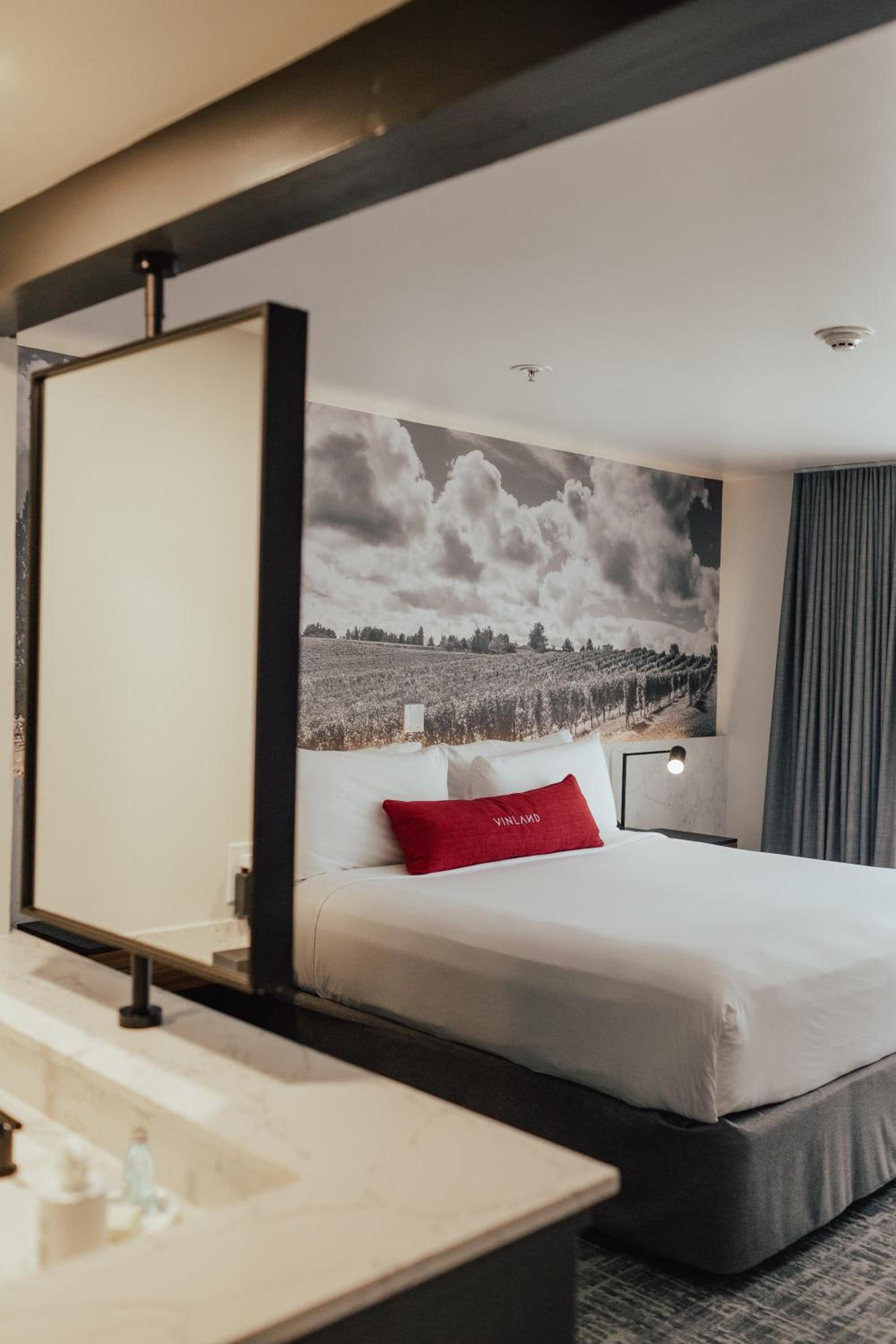 Vinland Hotel and Lounge photo 46
