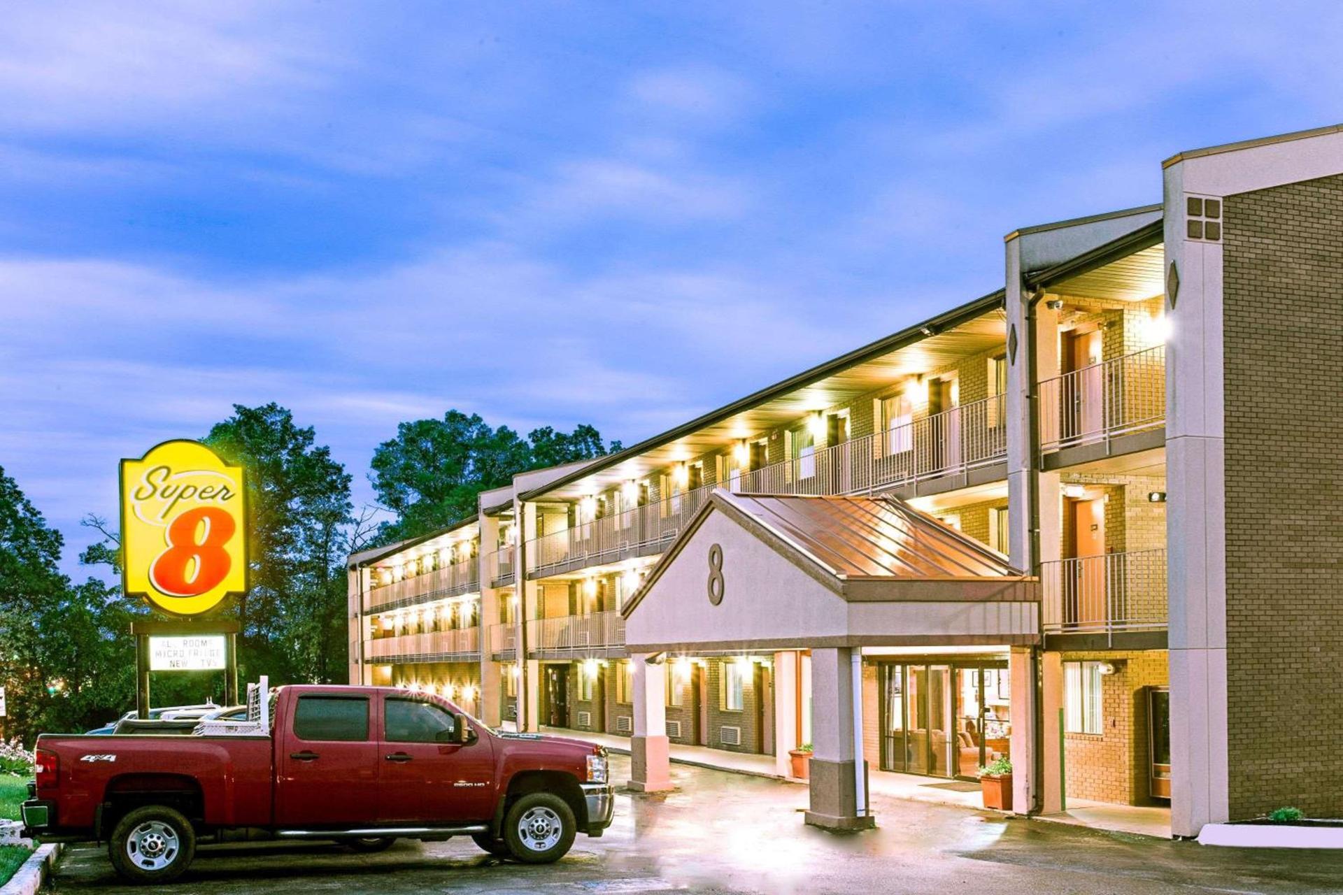 Super 8 by Wyndham Laurel photo 4