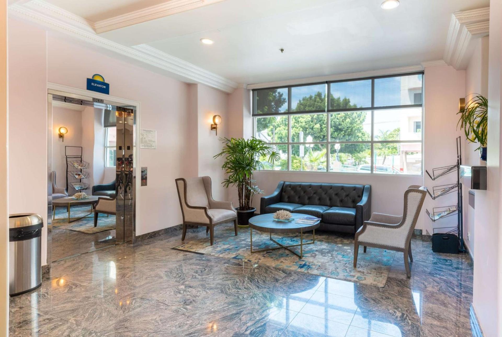 Days Inn by Wyndham Santa Monica photo 11