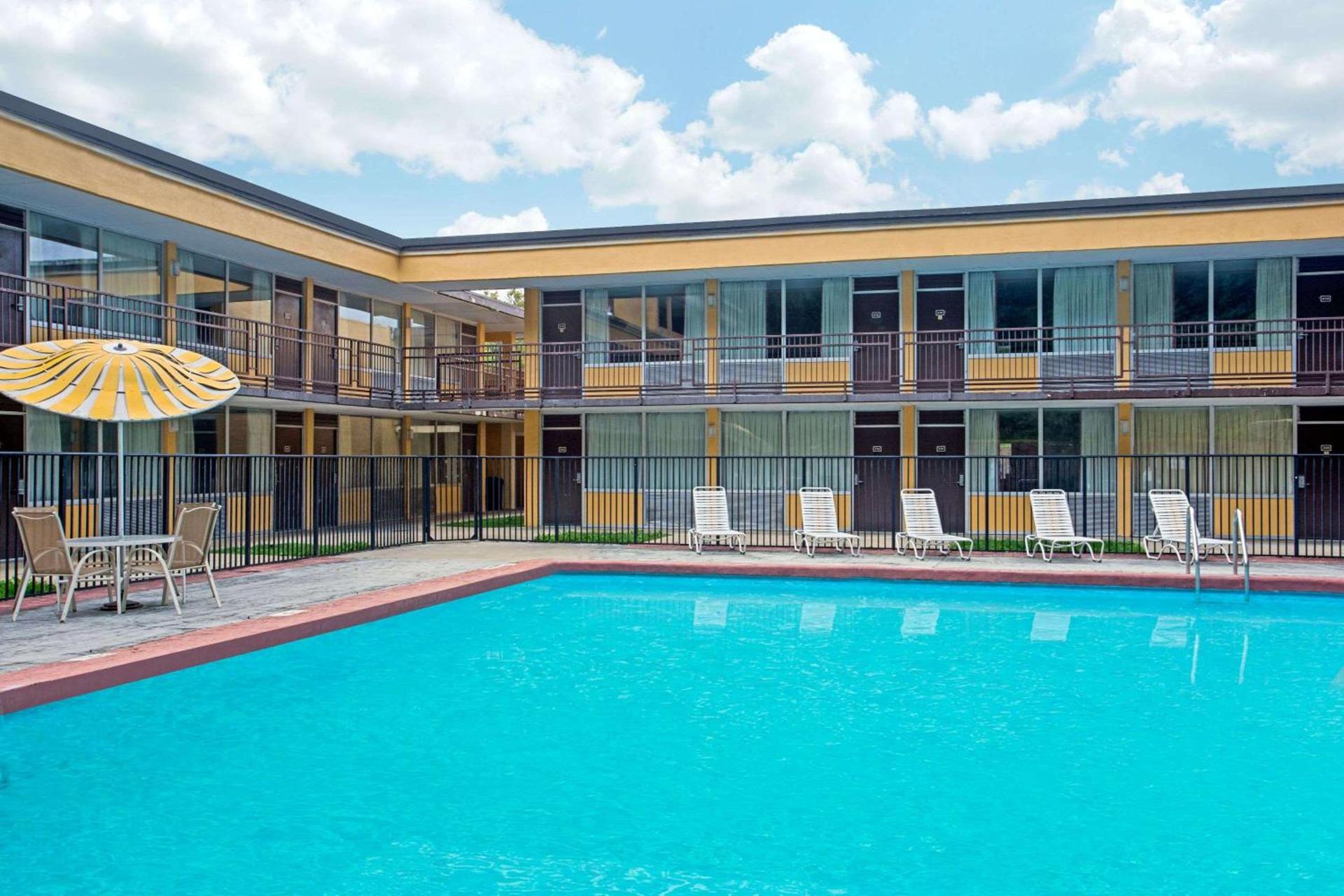 Bristol Parkway inn photo 4