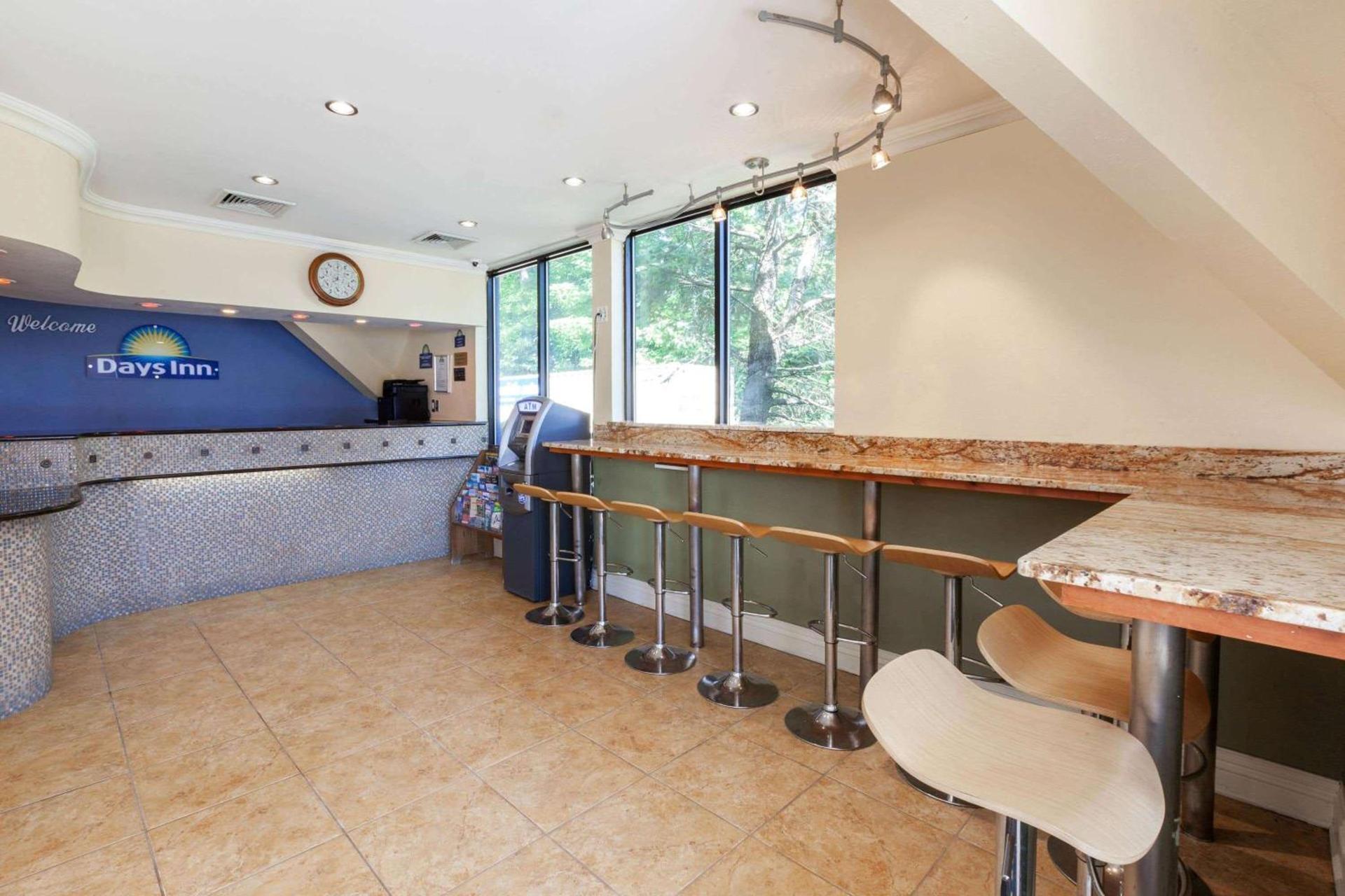 Days Inn by Wyndham Nanuet / Spring Valley photo 4