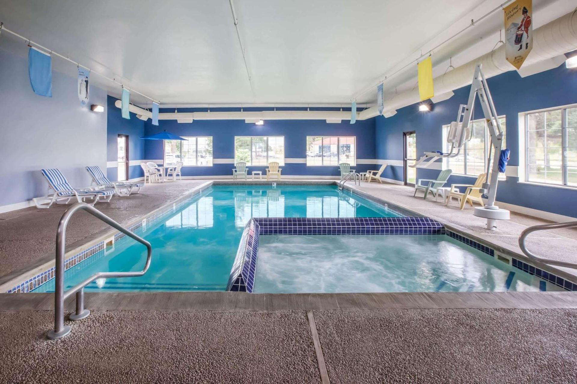 Baymont by Wyndham Mackinaw City photo 11