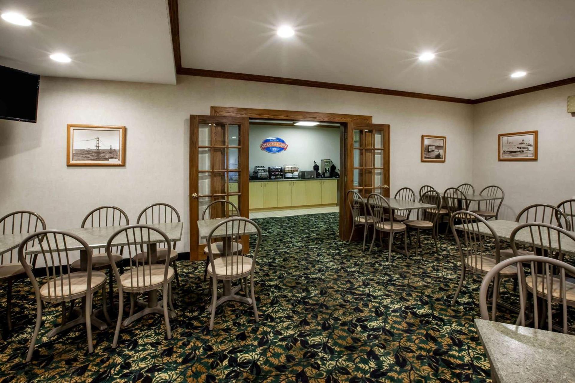Baymont by Wyndham Mackinaw City photo 9