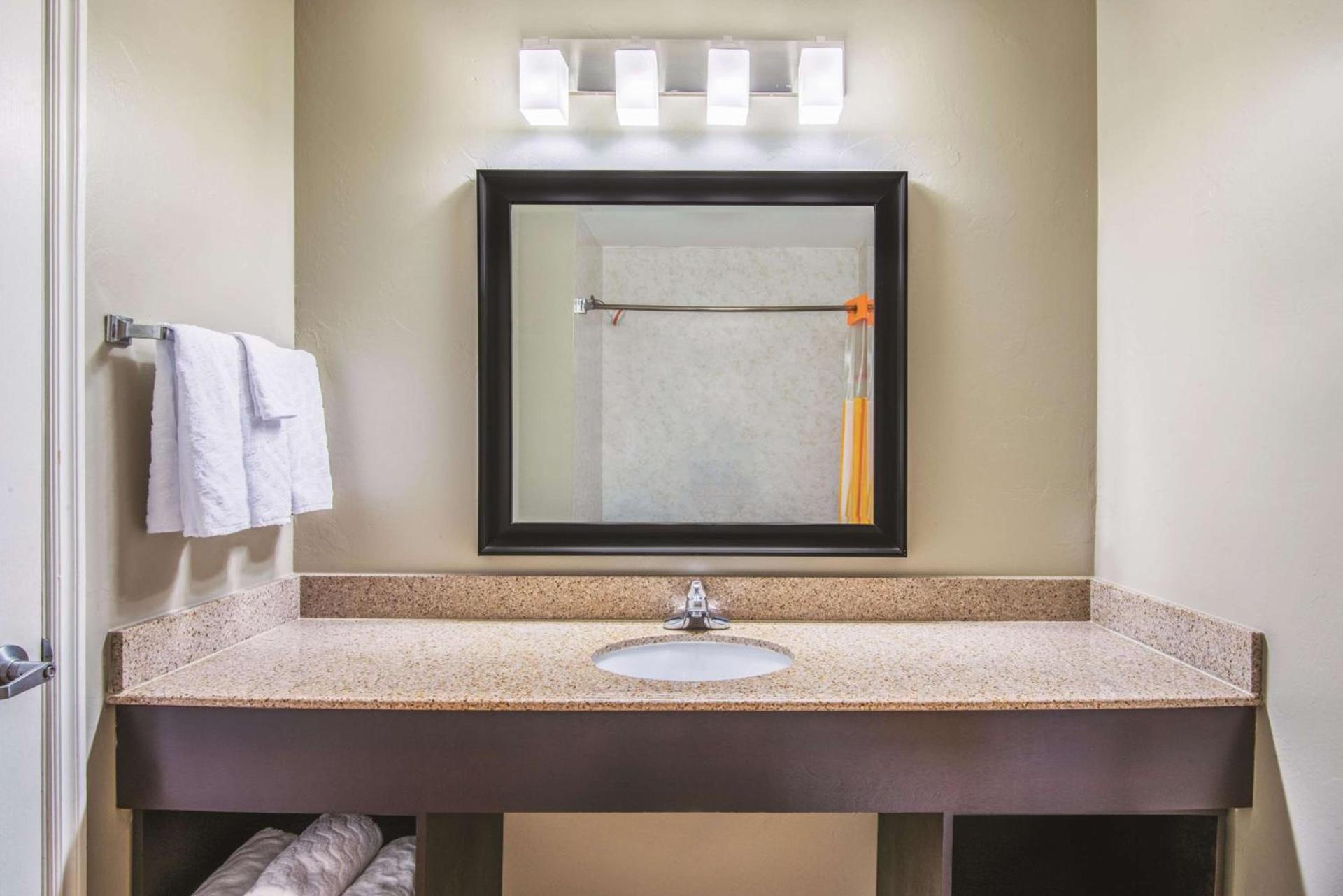 La Quinta by Wyndham Oklahoma City - Moore photo 24