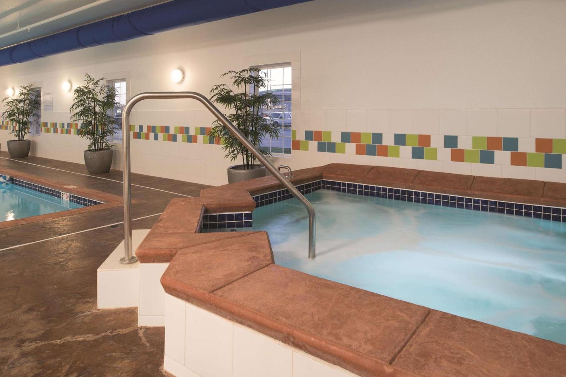 La Quinta by Wyndham Grand Forks photo 7