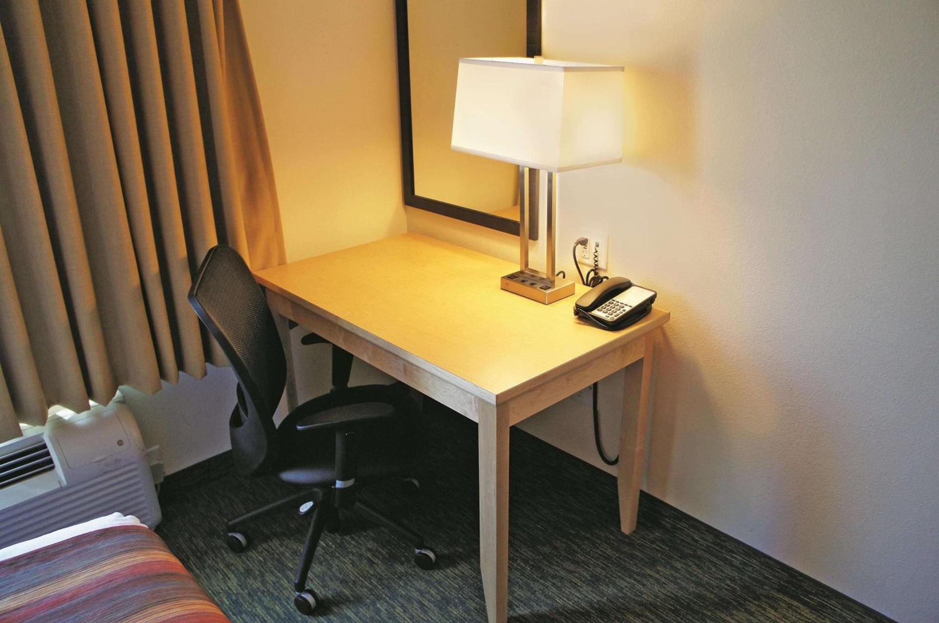 La Quinta by Wyndham Grand Forks photo 9
