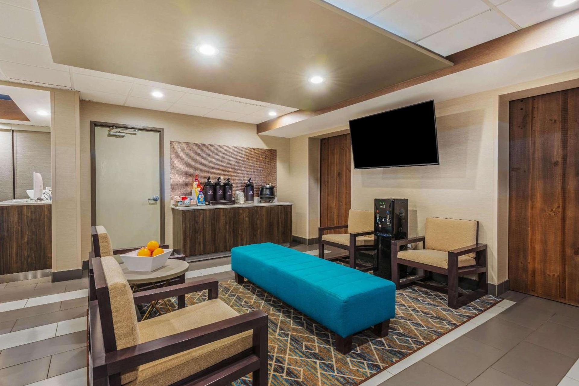 La Quinta by Wyndham Jamestown photo 30