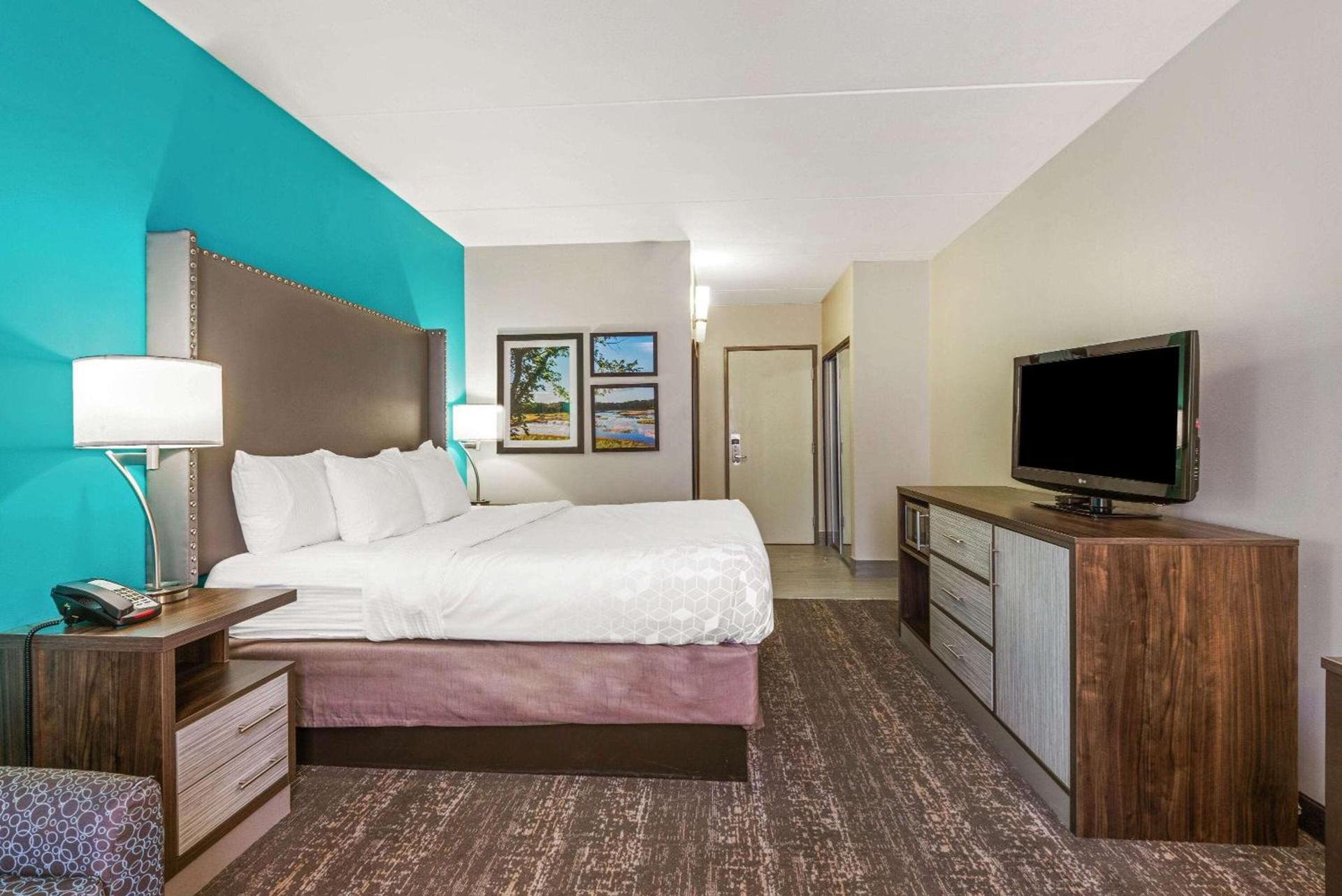 La Quinta by Wyndham Jamestown photo 8