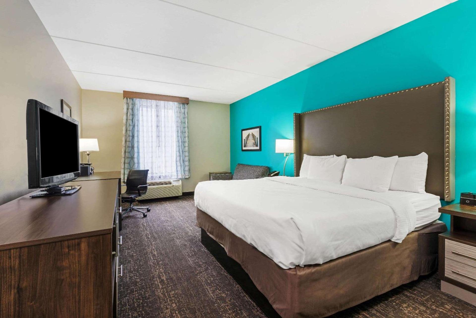 La Quinta by Wyndham Jamestown photo 24