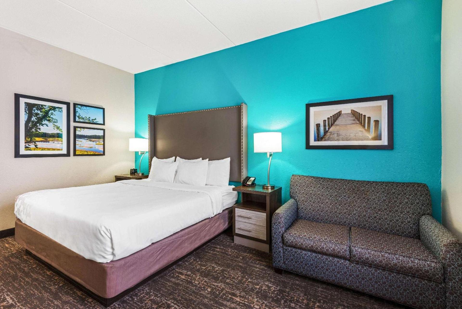 La Quinta by Wyndham Jamestown photo 23