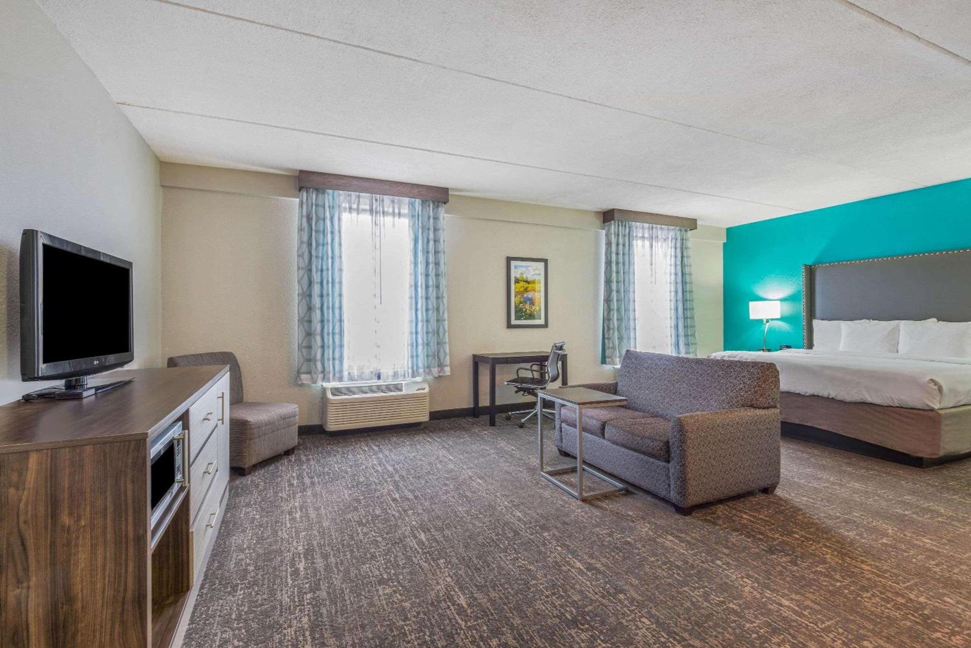 La Quinta by Wyndham Jamestown photo 20
