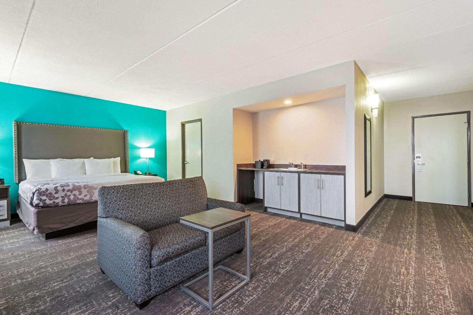 La Quinta by Wyndham Jamestown photo 17