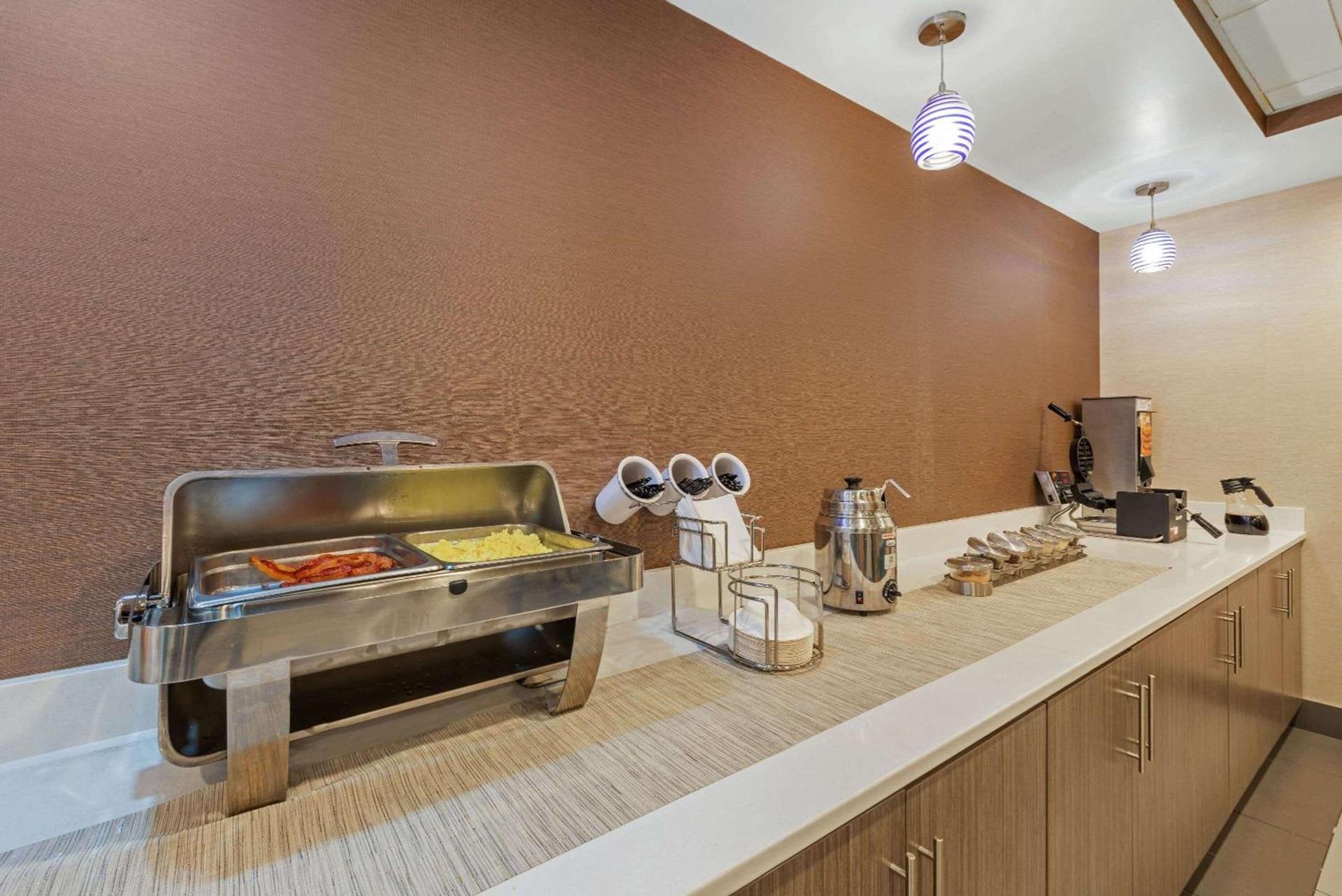 La Quinta by Wyndham Jamestown photo 16