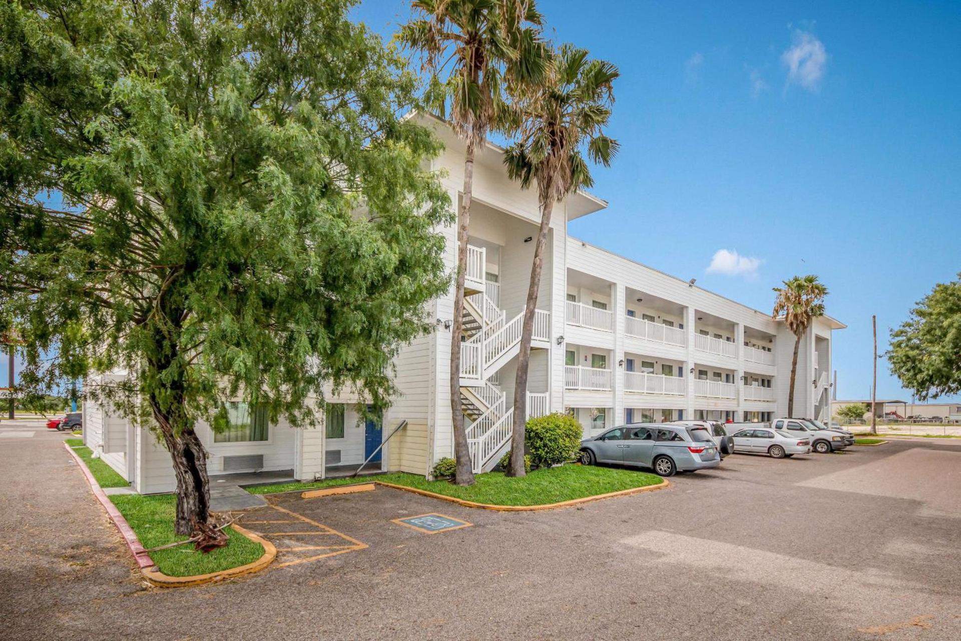 Motel 6 Corpus Christi, TX - North photo 1