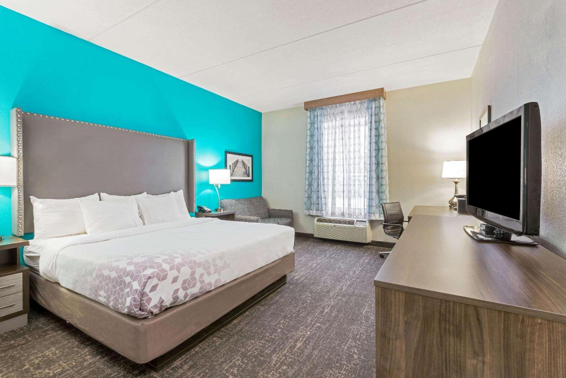 La Quinta by Wyndham Jamestown photo 7