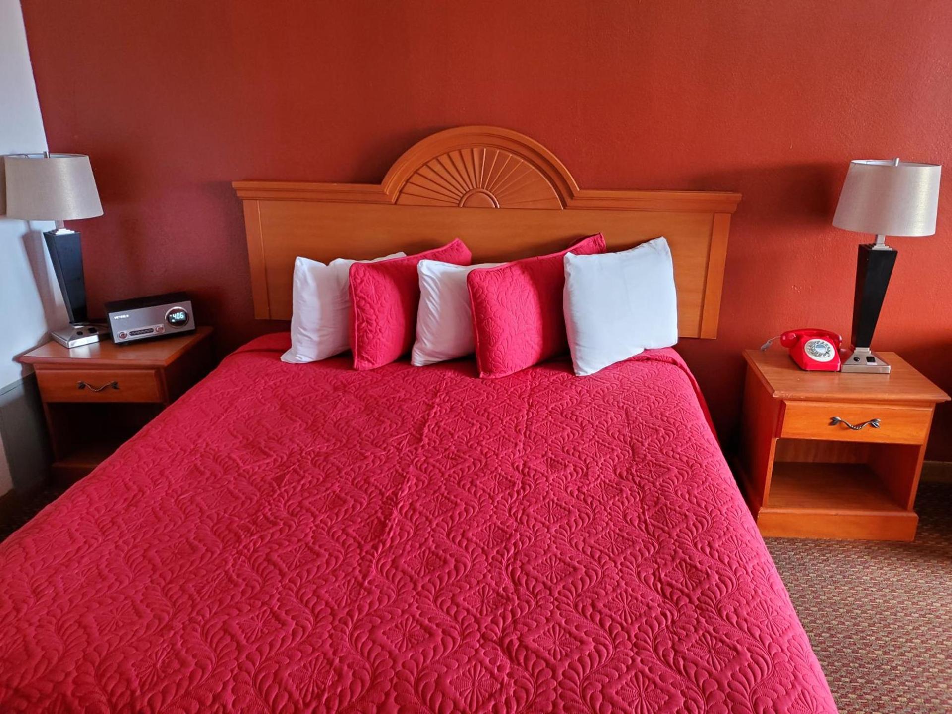 Americana Inn Motel photo 34