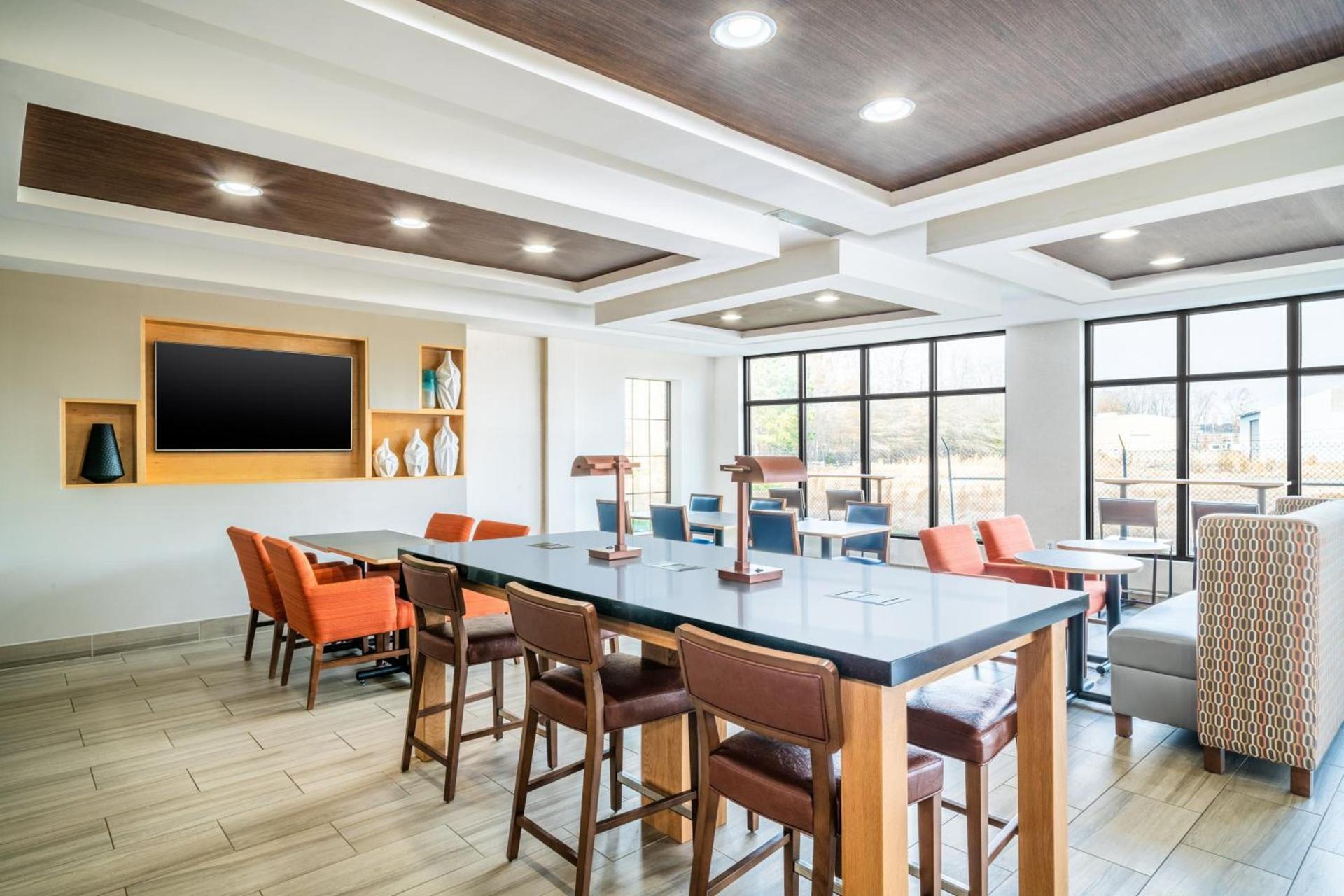 Holiday Inn Express Hotel & Suites Tappahannock by IHG photo 6