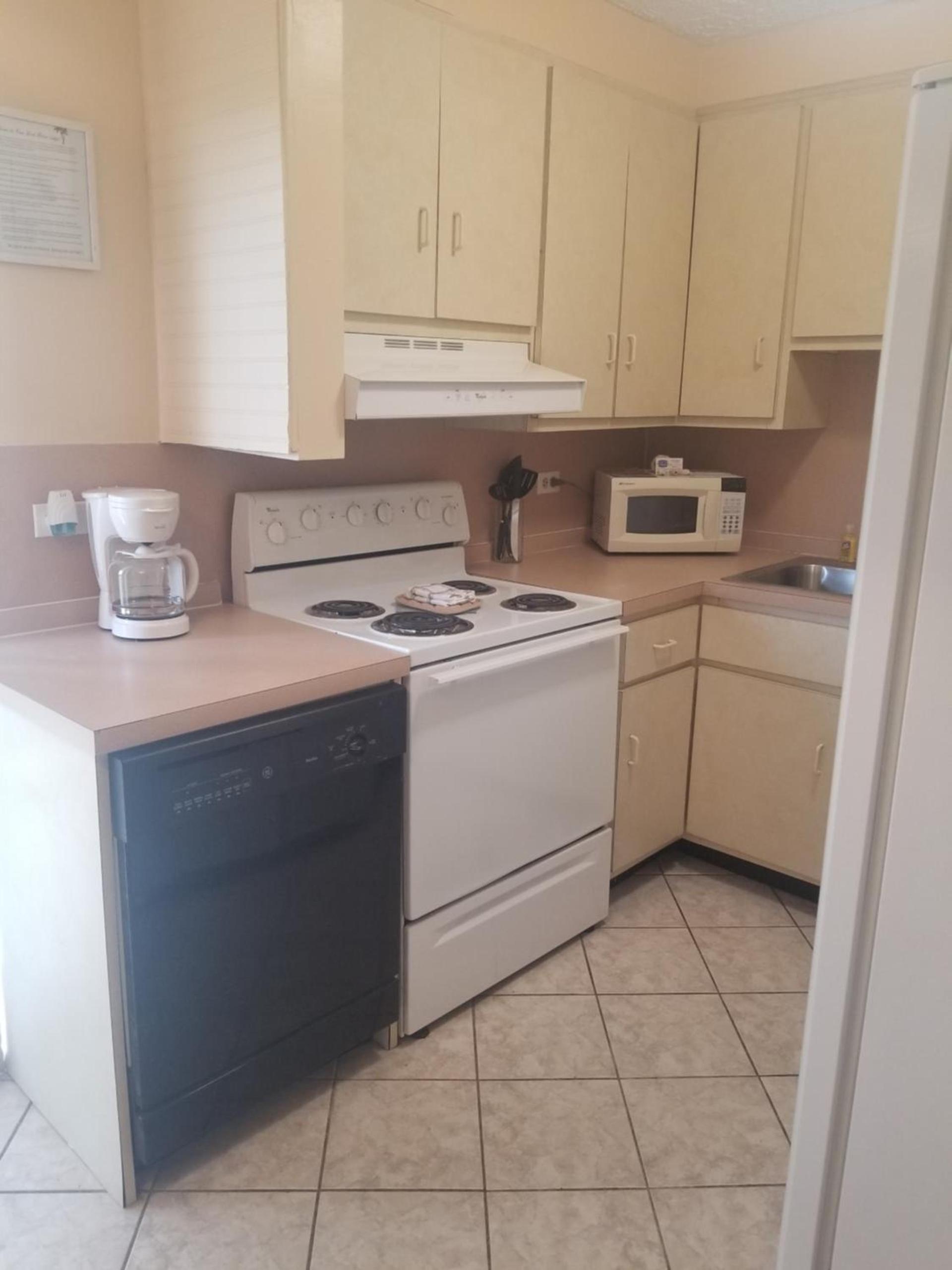 Pennwood Motor Lodge photo 10