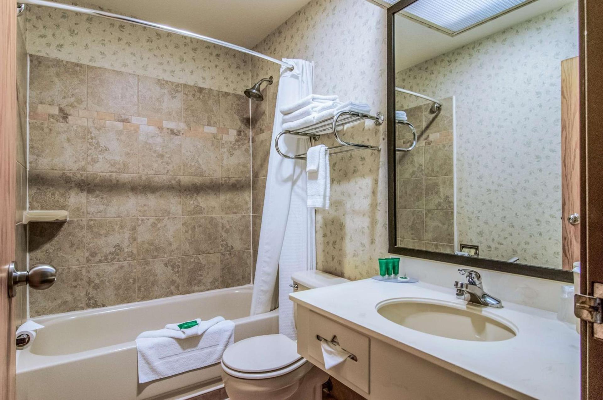 GuestHouse Inn & Suites Poulsbo photo 23